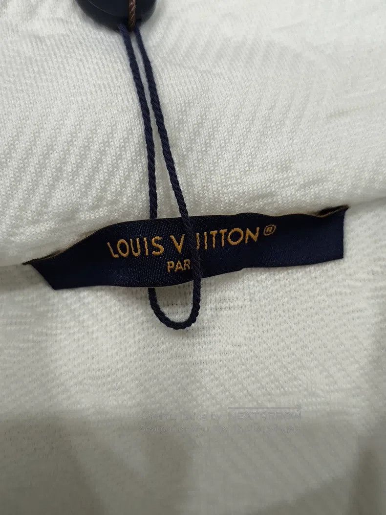 Louis Vuitton Louis Vuitton White embossed full logo jacket Size US XL / EU 56 / 4 - 5 Thumbnail