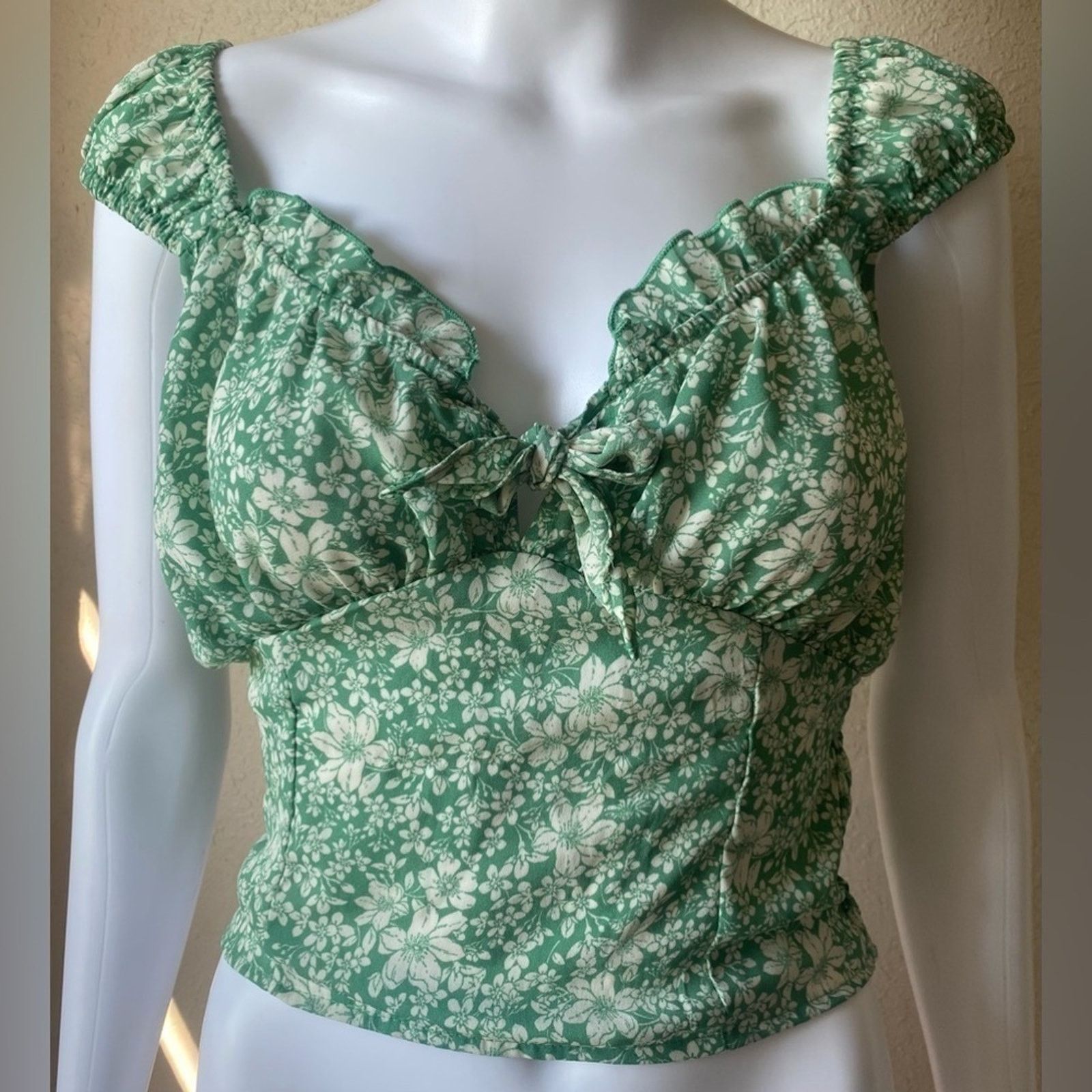 Other Sienna Sky | Floral Keyhole Cap Sleeve Crop Top | Small Size S / US 4 / IT 40 - 1 Thumbnail