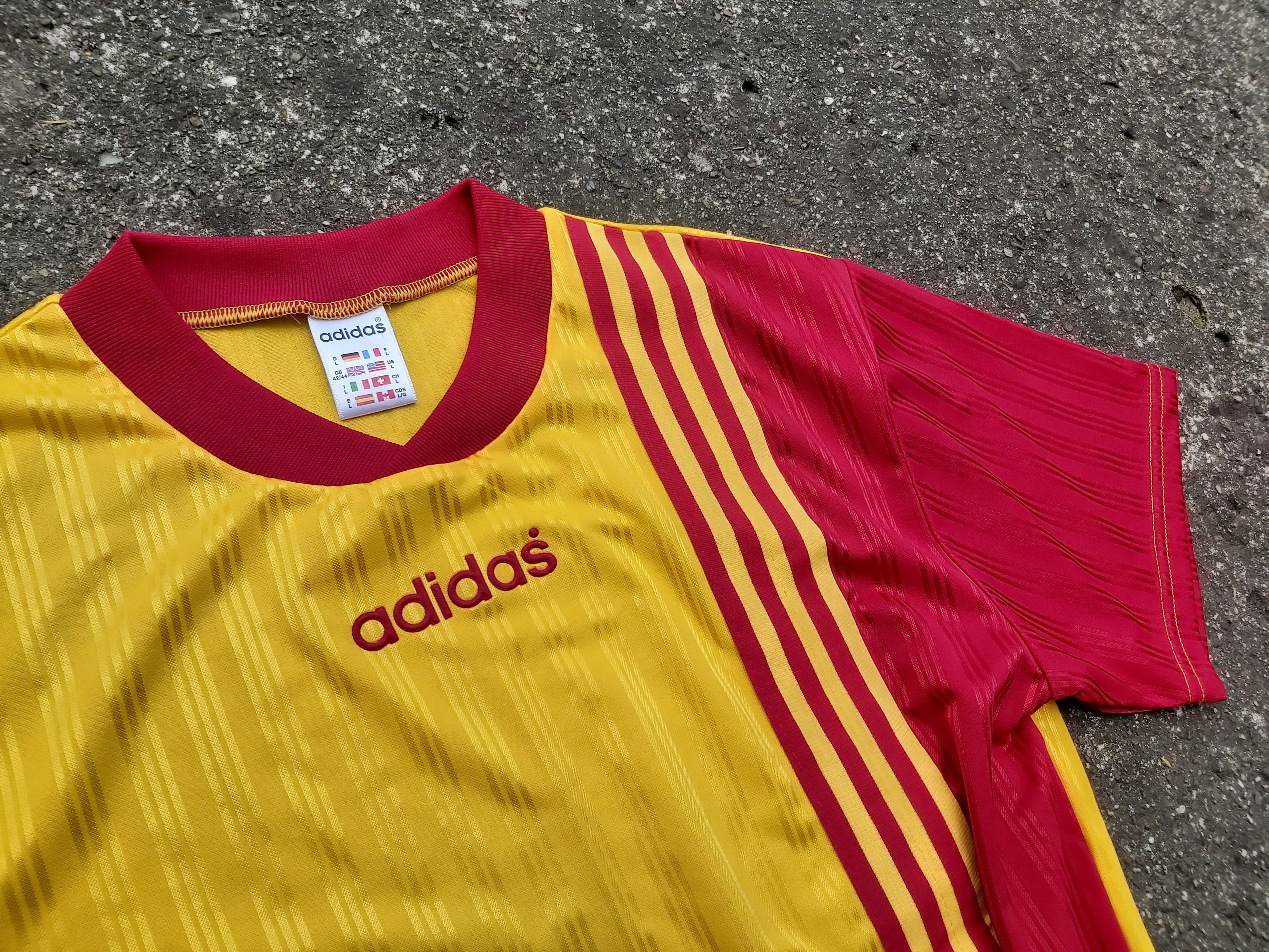 Adidas Vintage 90s soccer jersey tshirt Size US L / EU 52-54 / 3 - 7 Thumbnail