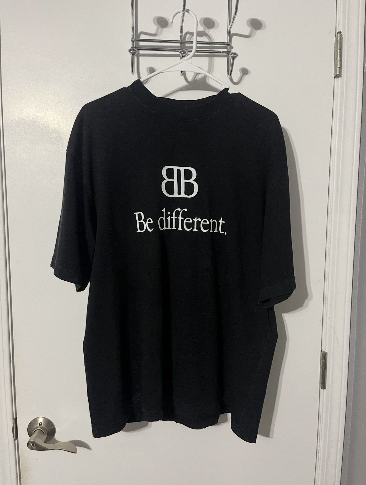 Balenciaga Balenciaga Be Different T-shirt Size US M / EU 48-50 / 2 - 1 Thumbnail