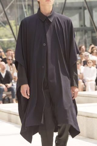 Issey Miyake Issey Miyake Men S/S 2017 Runway Look 38 — Cape-Style Jacket Size US L / EU 52-54 / 3 - 2 Thumbnail