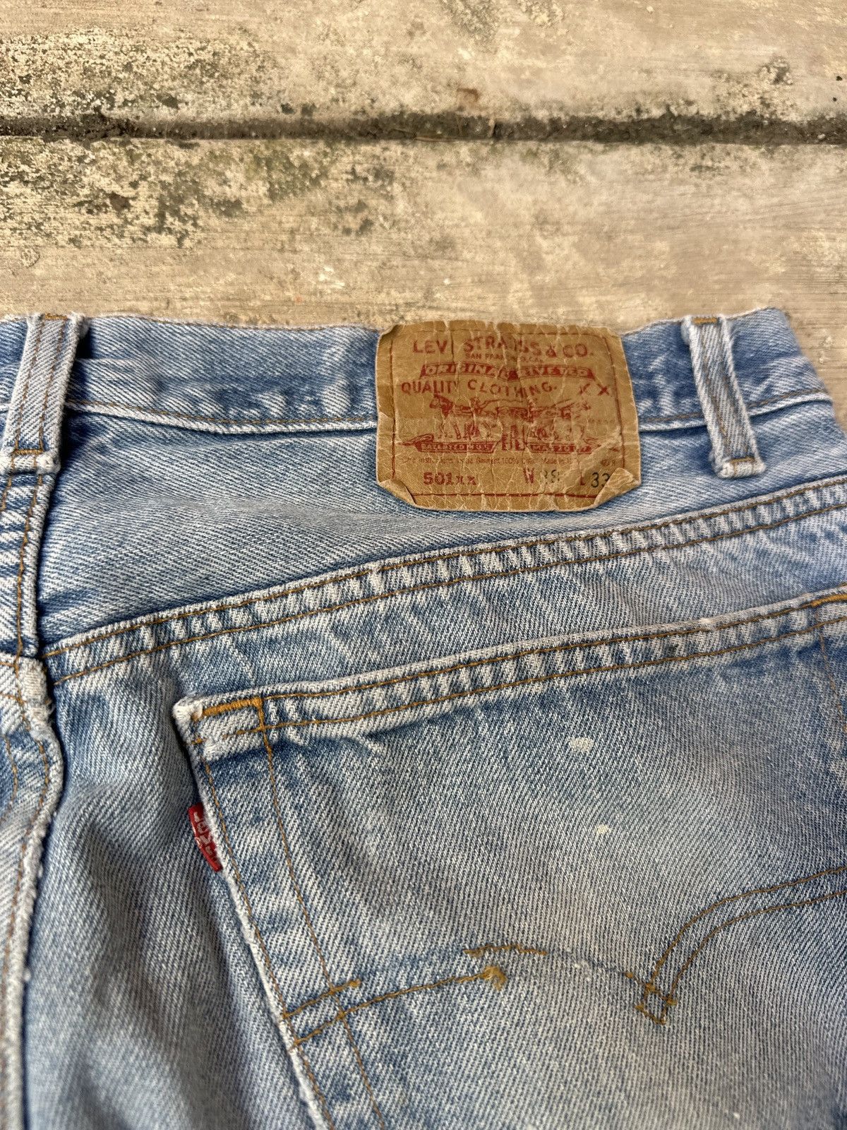 Levi's × Levi's Vintage Clothing × Vintage Vintage 90s Sunfaded Paint stained Levi’s 501 34 Size US 34 / EU 50 - 7 Thumbnail