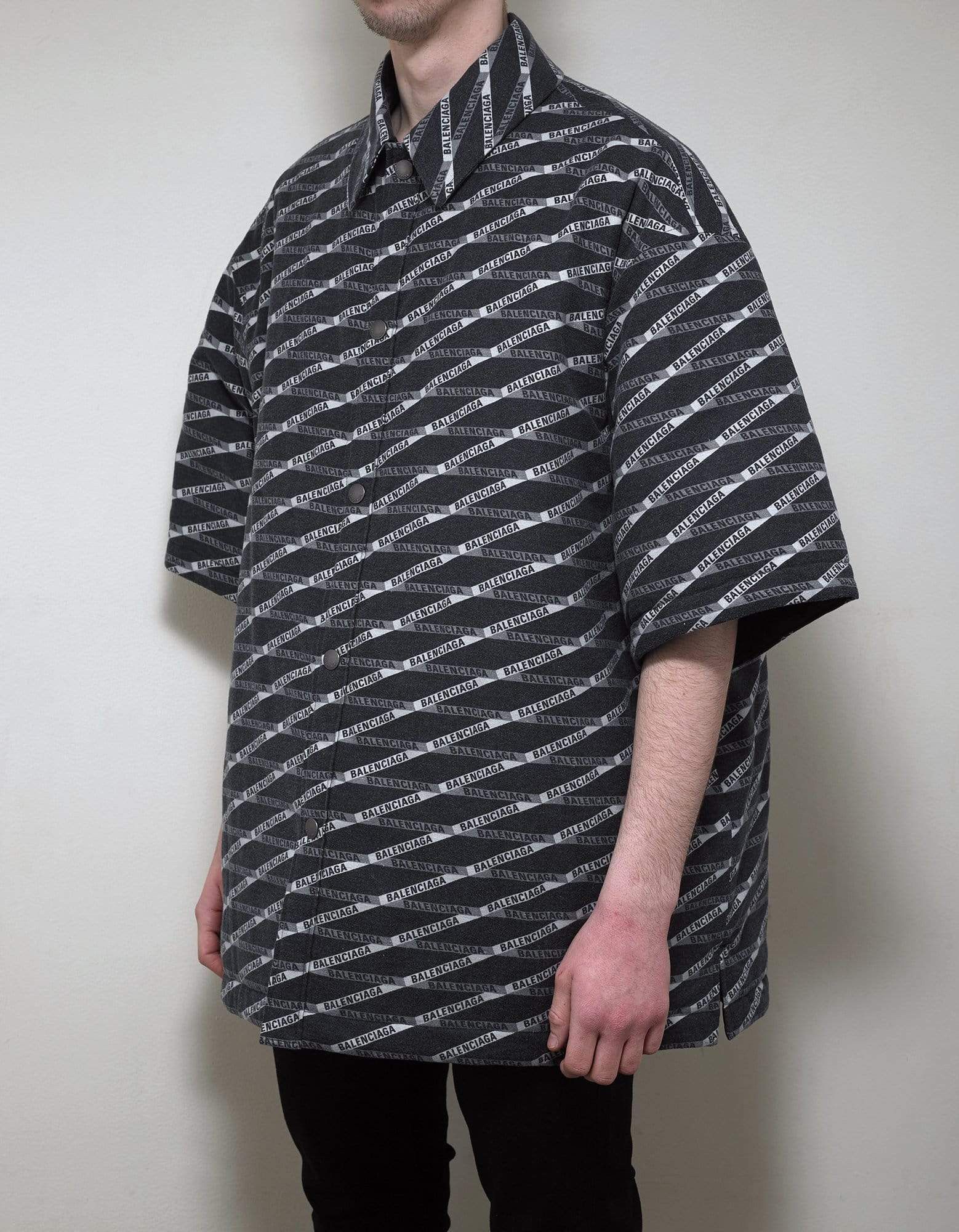 Balenciaga Balenciaga All-Over Logo Print Padded Shirt - SS19 SIZE 48 Size US M / EU 48-50 / 2 - 2 Thumbnail