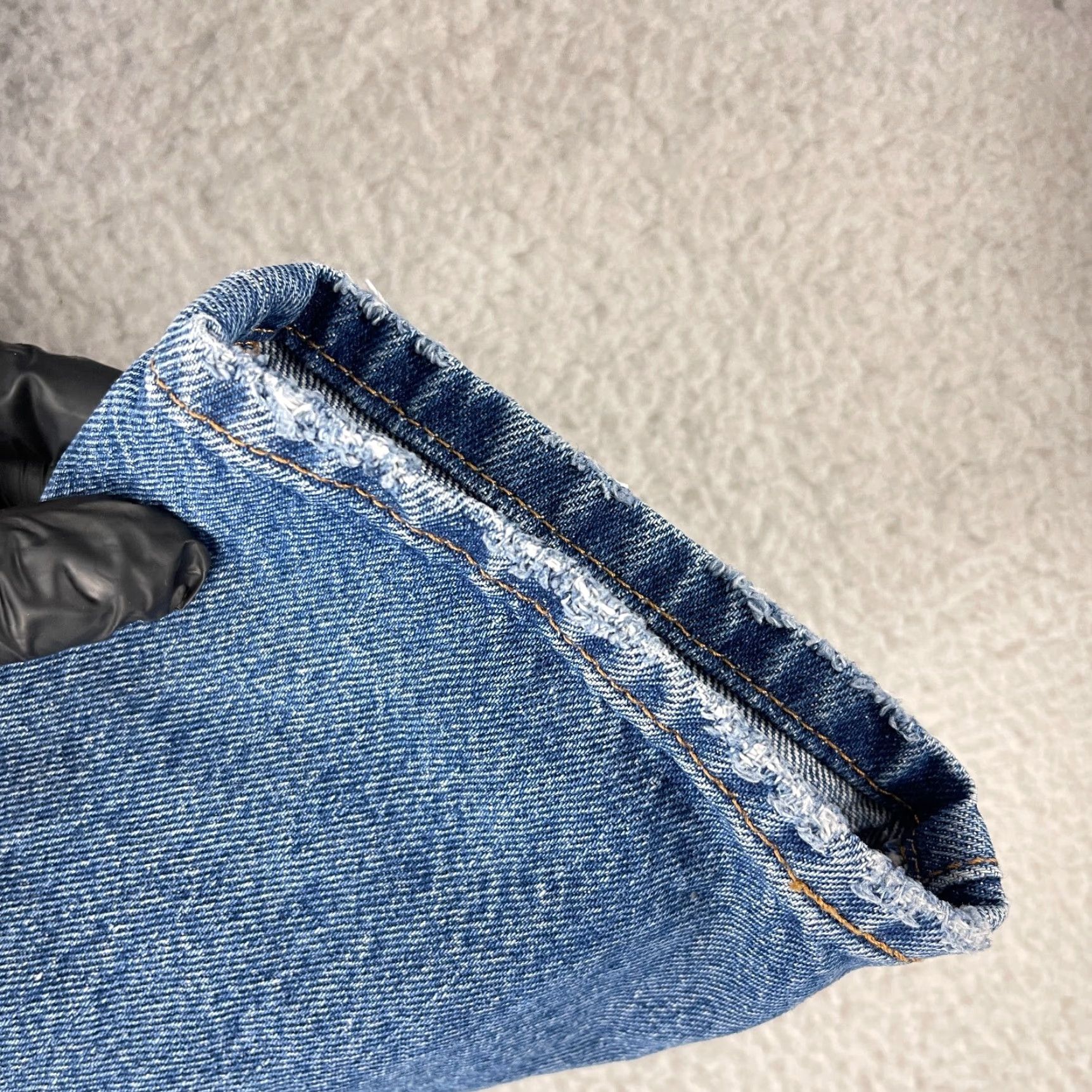 Levi's Levi's 501 Jeans Womens Mid-Rise Distressed Straight Blue Denim 25 Regular 5-Pocket Retro 90s USA 100% Cotton Blue Denim Vintage: No Size 42" / US 20 - 7 Thumbnail