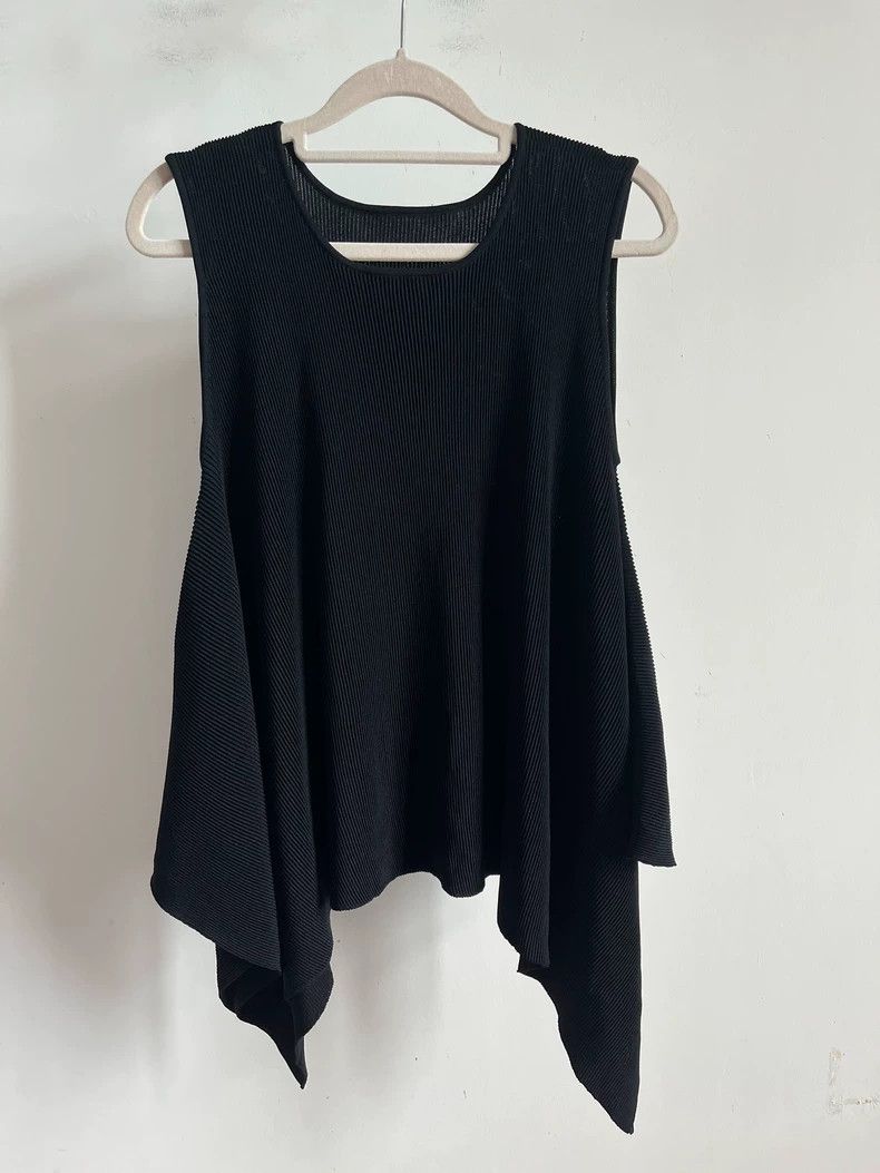 Issey Miyake Issey Miyake Black pleated vest Size L / US 10 / IT 46 - 1 Thumbnail