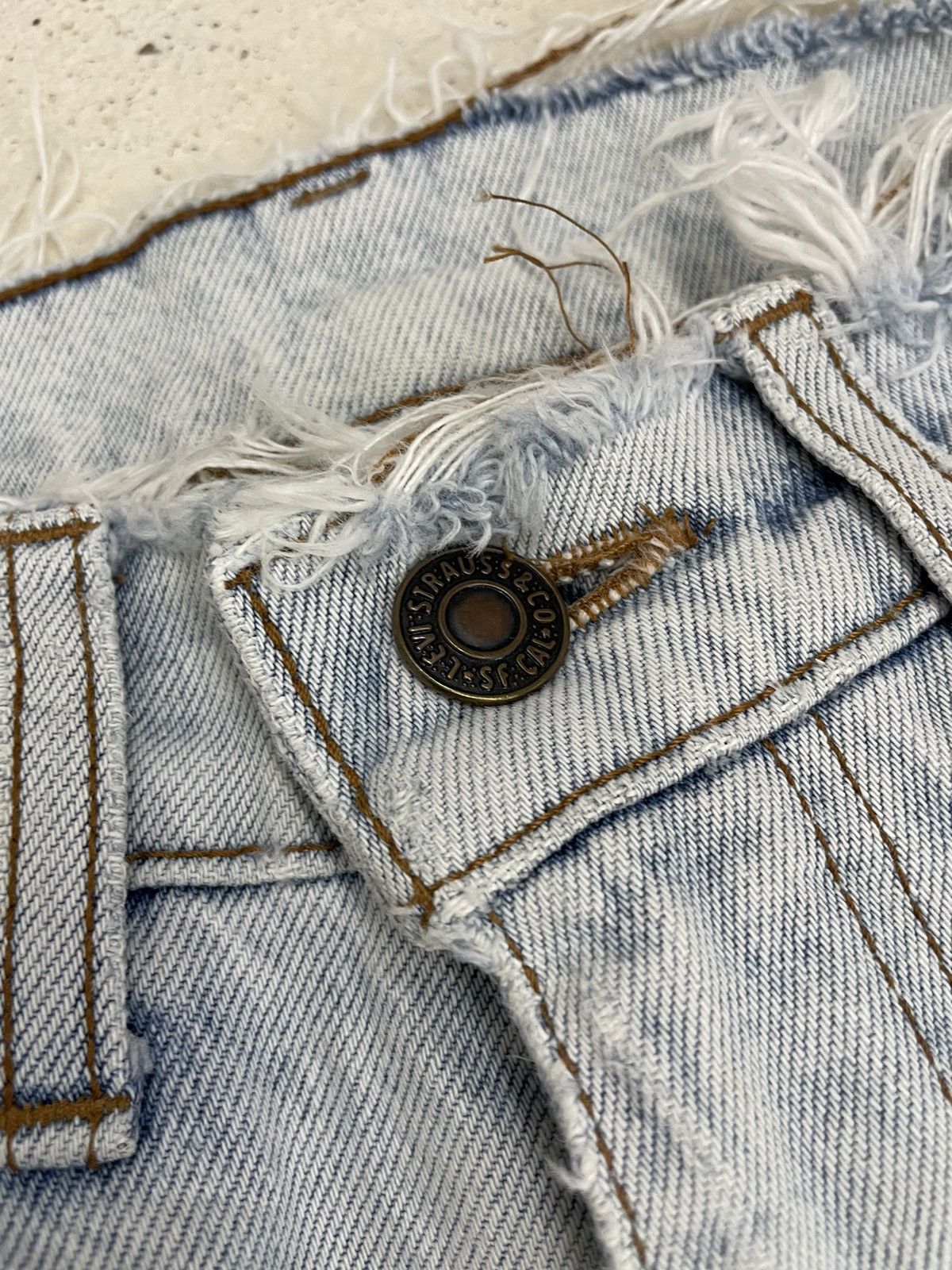 Levi's Vintage Levis Light Wash Distressed Denim Pants (AE5) Size US 28 / EU 44 - 12 Thumbnail