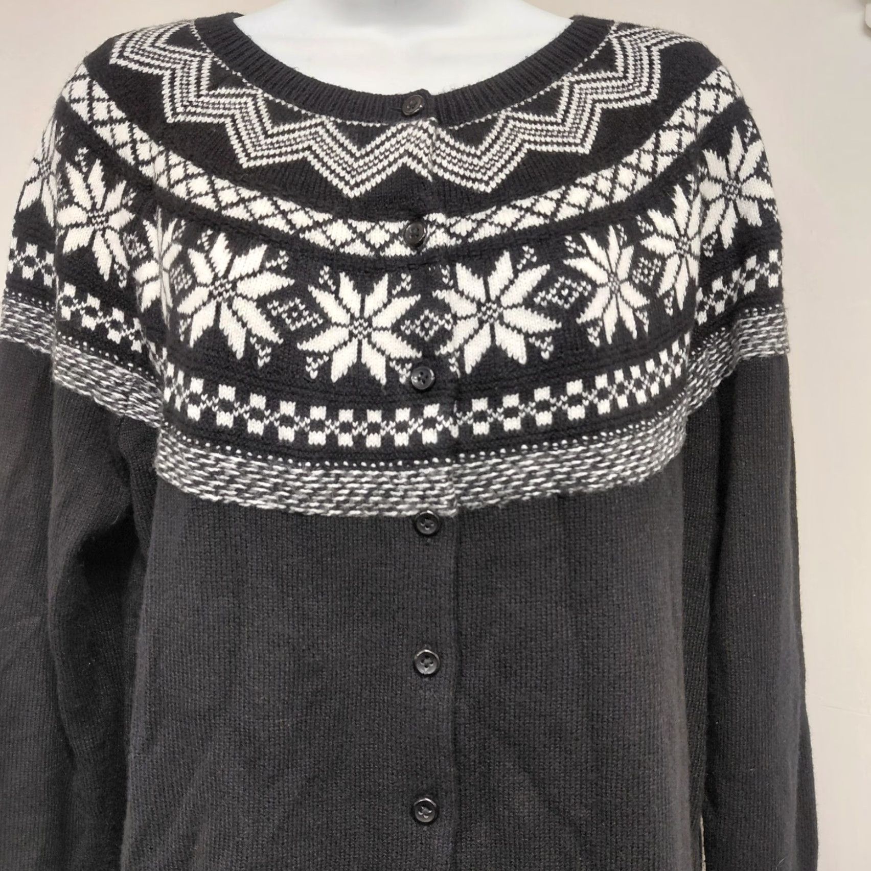 Talbots Talbots Cardigan Women’s Large Black & White Fair Isle Snowflake Knit Sweater Crew Neck Buttoned Raglan Sleeve Size L / US 10 / IT 46 - 5 Thumbnail