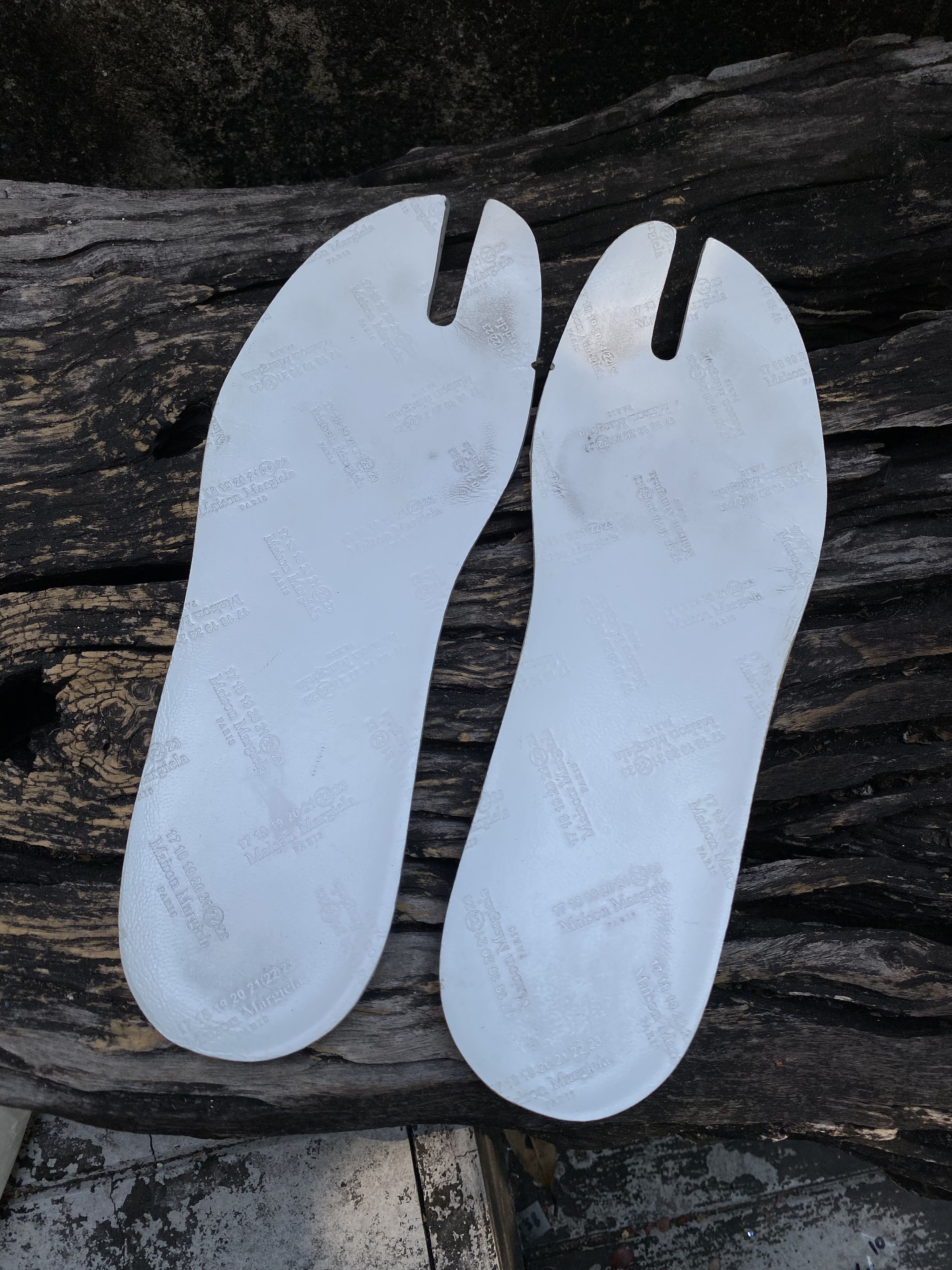 Maison Margiela Maison Margiela Tabi Canvas White EU41.5 Size US 8.5 / EU 41-42 - 9 Thumbnail