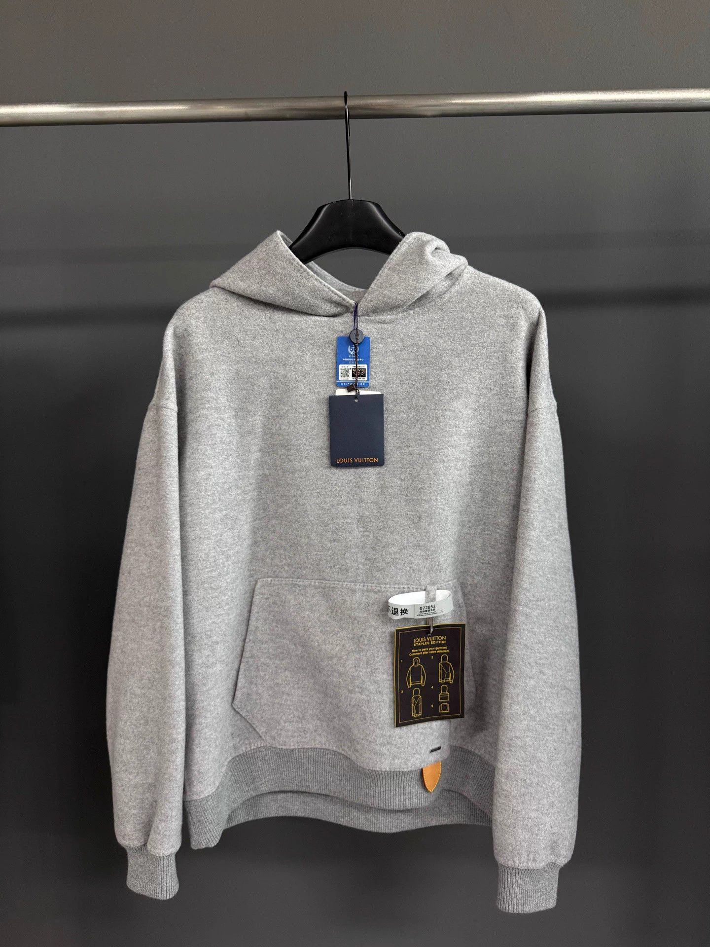 Louis Vuitton LV gray cashmere hoodie M Size US M / EU 48-50 / 2 - 1 Thumbnail