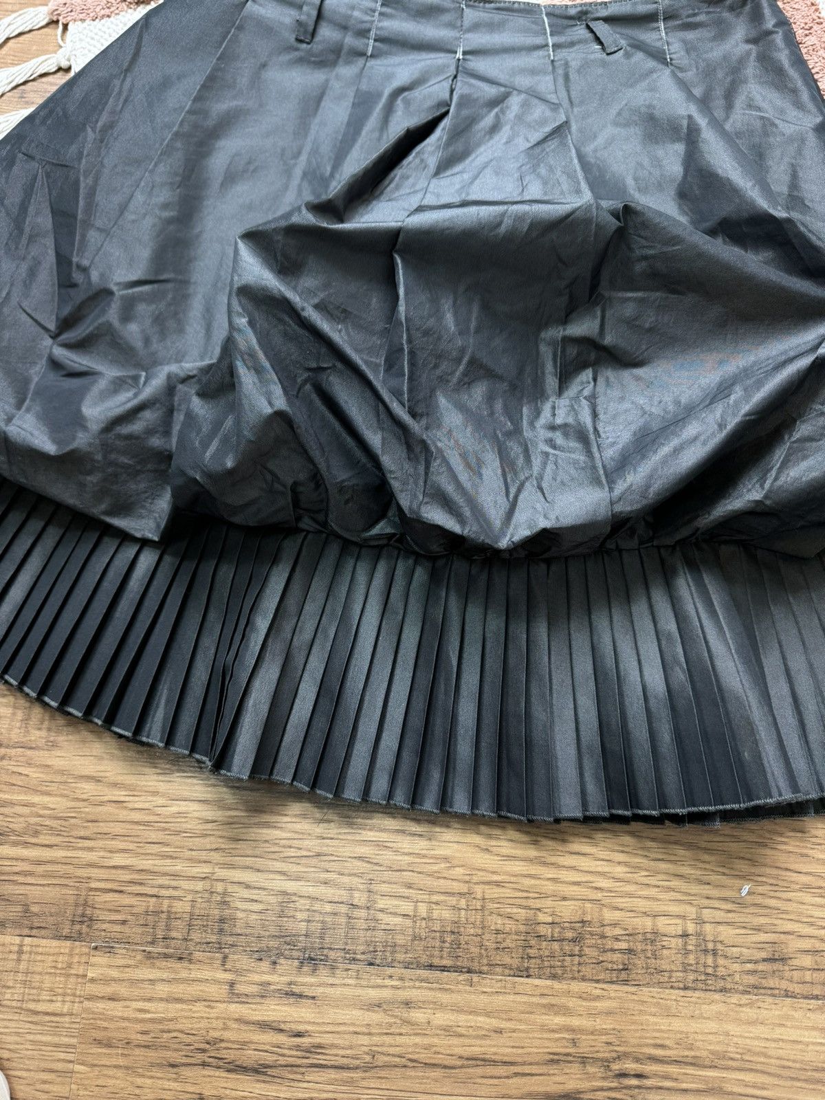Vintage VINTAGE PLEATED BLOWN NYLON SHINY SKIRT Size 30" / US 8 / IT 44 - 4 Thumbnail