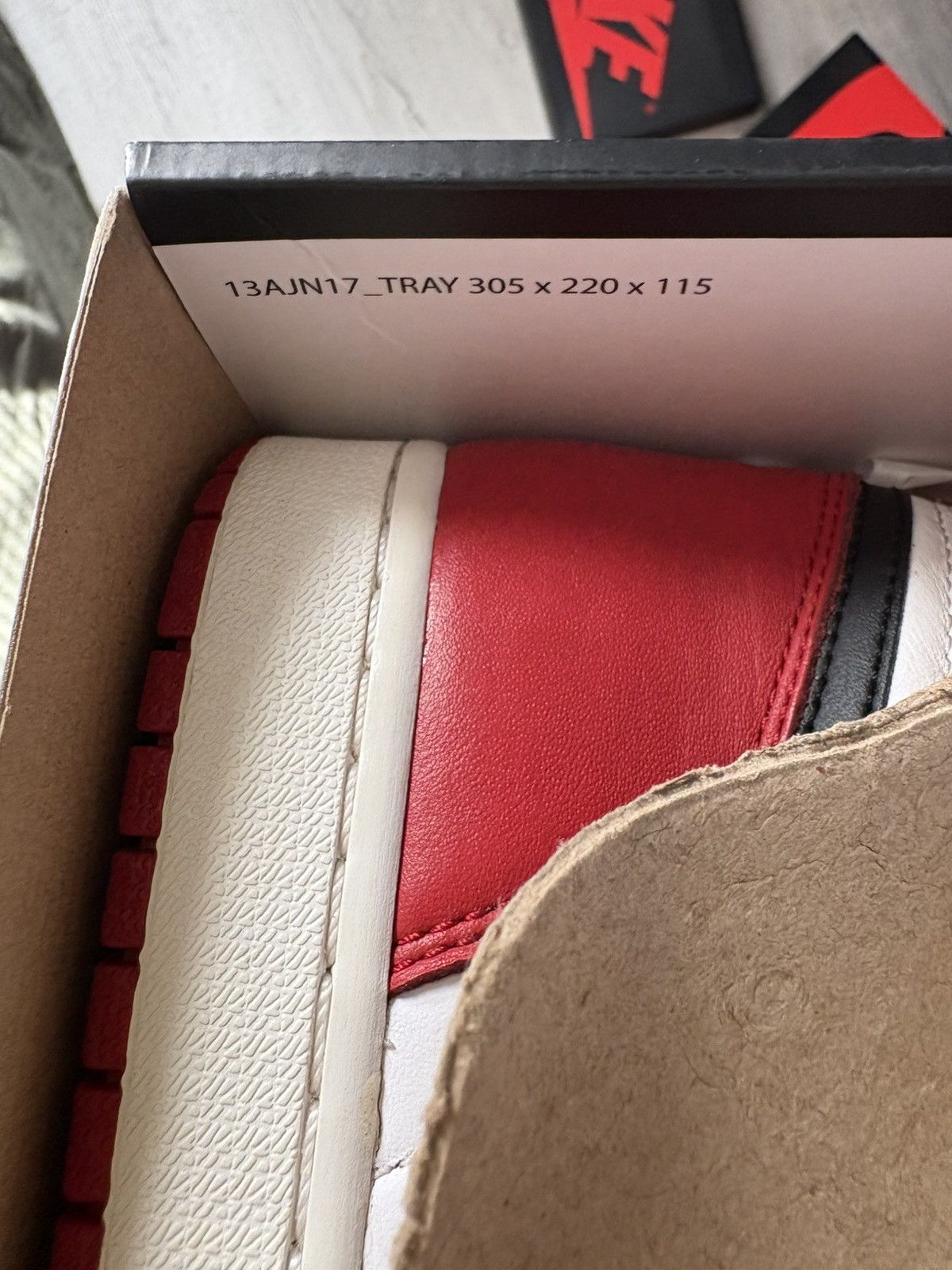 Jordan Brand Jordan 1 Chicago (2015) Size US 9.5 / EU 42-43 - 15 Thumbnail