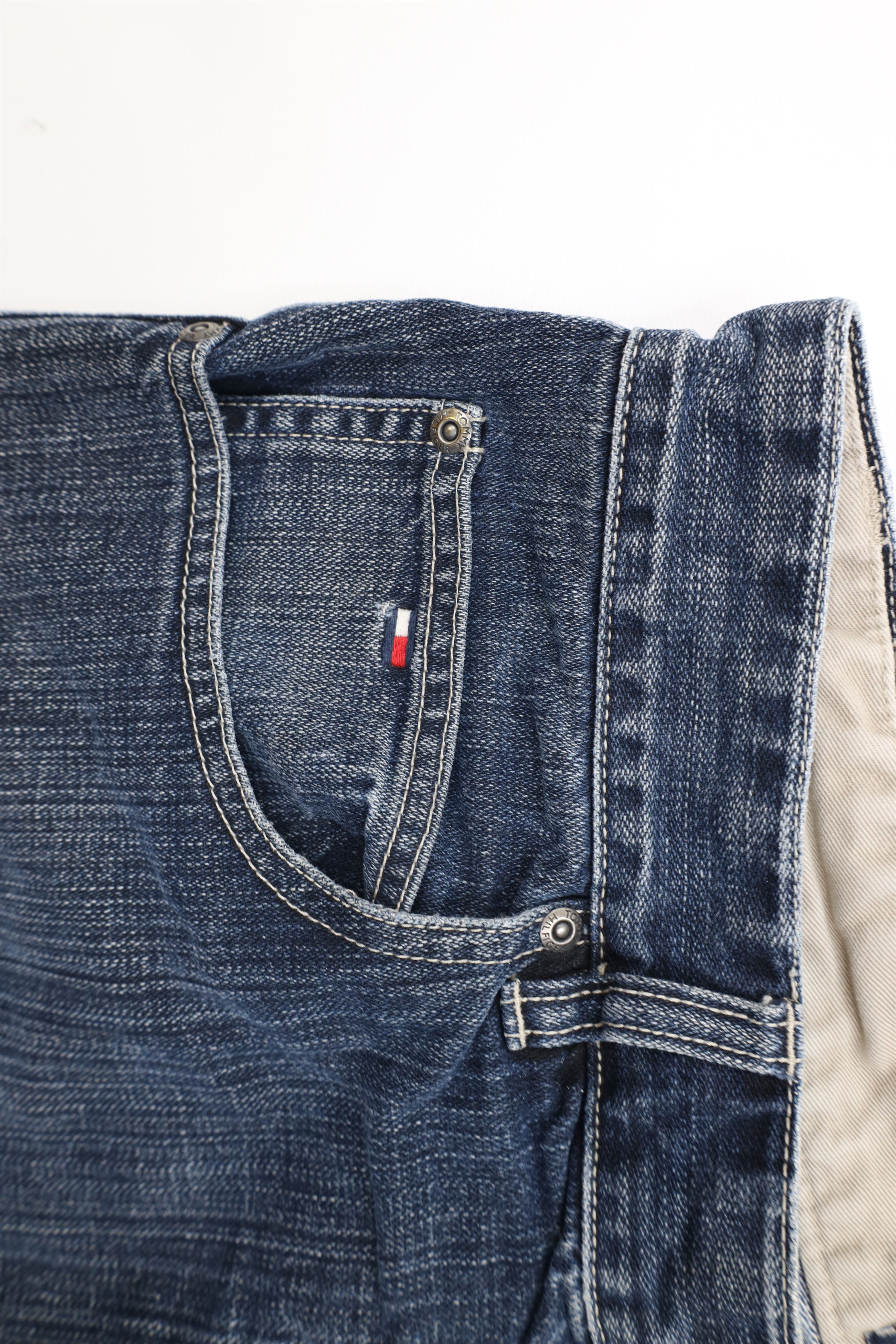 Tommy Hilfiger × Vintage Vintage 90s Tommy Hilfiger Spell Baggy Dungaree Denim Shorts Size US 34 / EU 50 - 8 Thumbnail