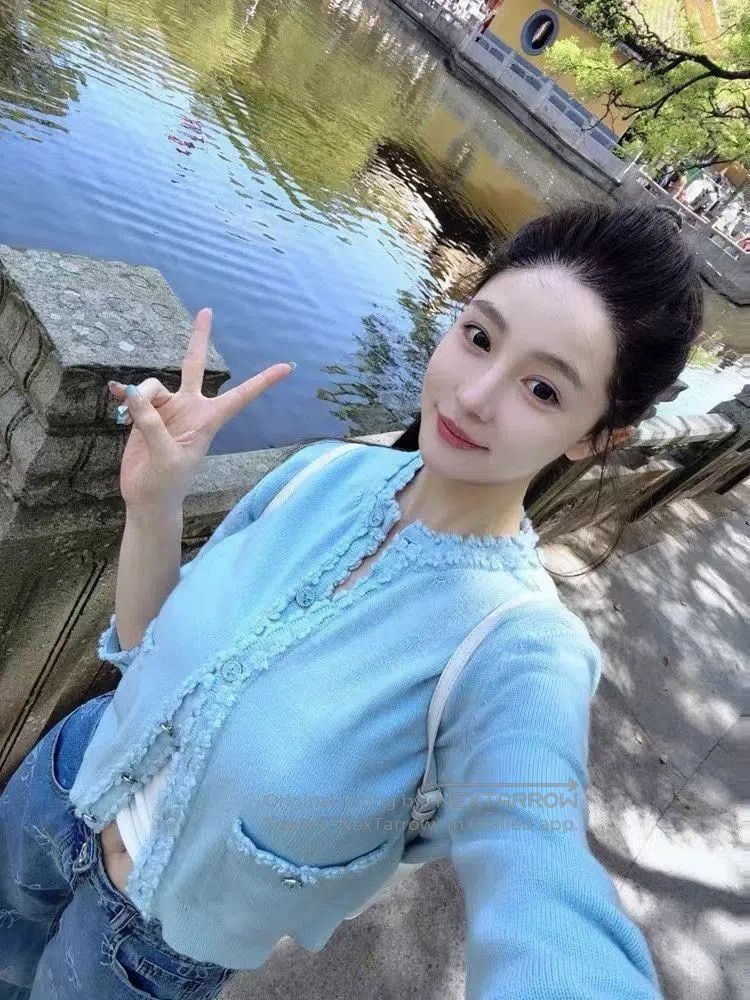 Chanel Chanel Women's Blue Knit Cardigan. Size S / US 4 / IT 40 - 2 Thumbnail
