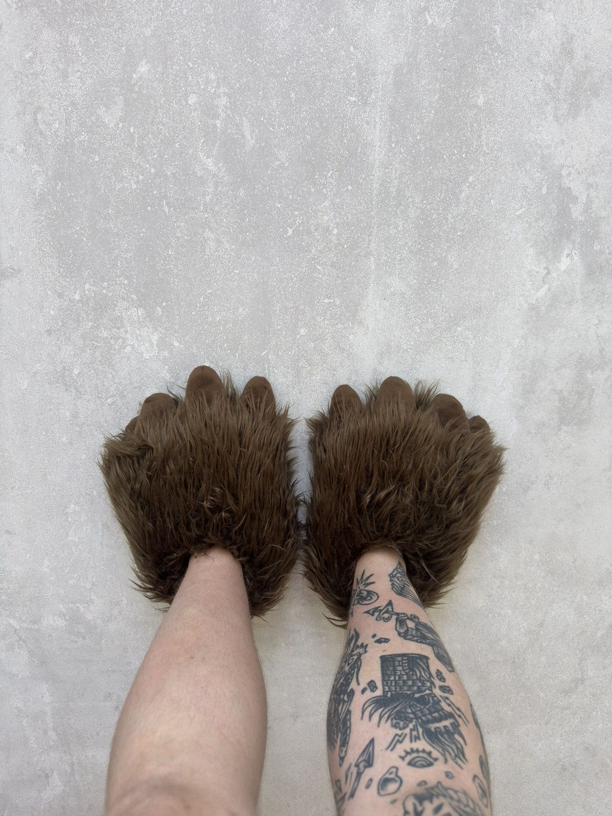 Japanese Brand VINTAGE Y2K FUZZY BEAR-PAW SLIPPERS BROWN HUMOR Size US 7.5 / EU 40-41 - 2 Thumbnail
