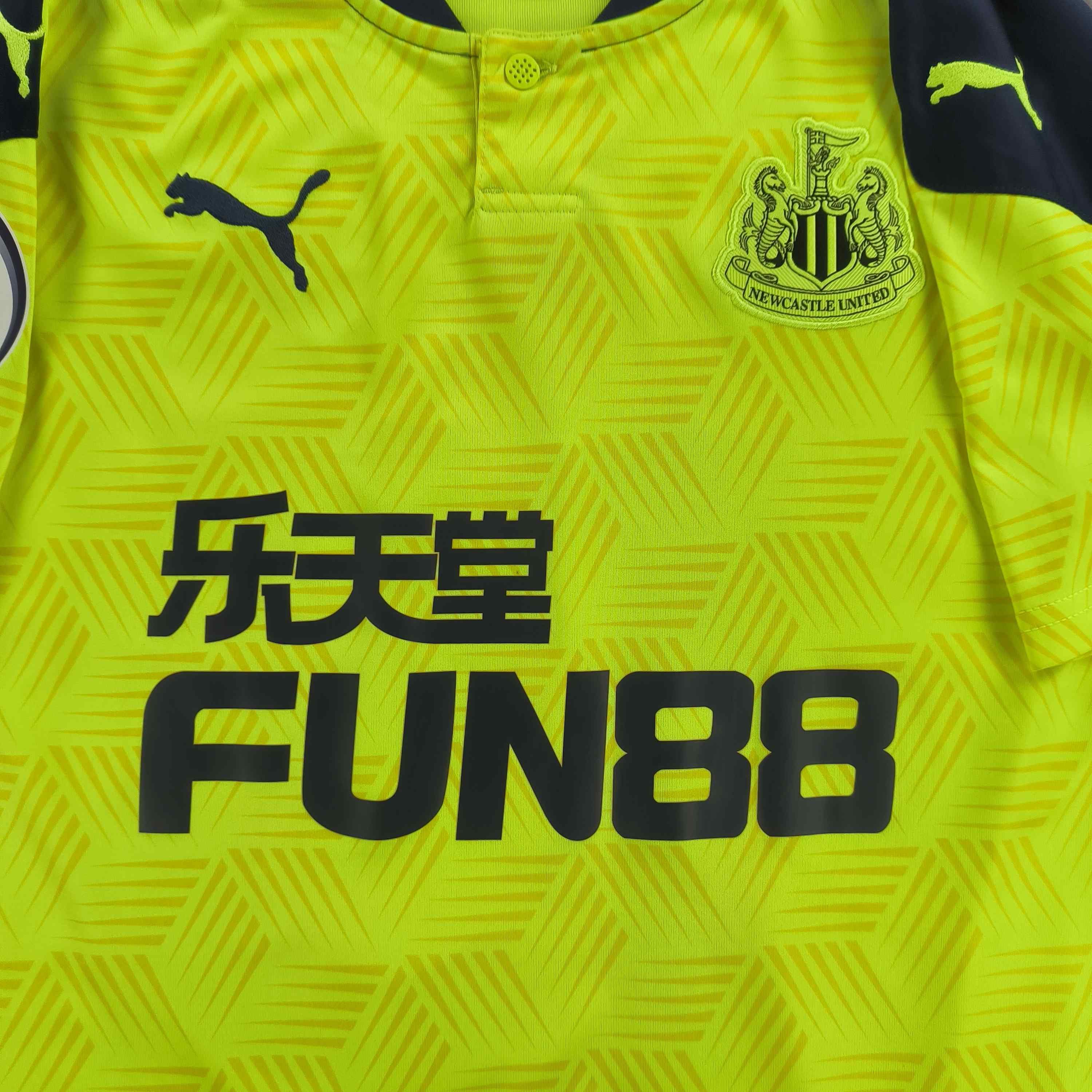 Puma Newcastle United 2020-21 Puma away Wilson football jersey S Size US S / EU 44-46 / 1 - 3 Thumbnail