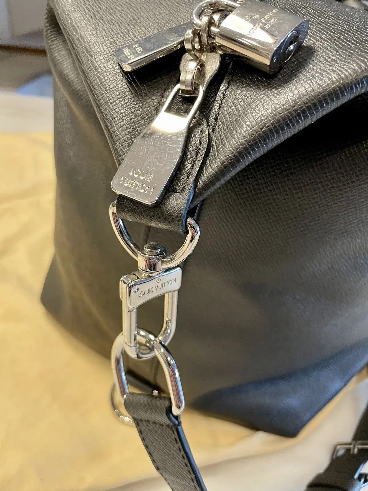 Louis Vuitton Louis Vuitton Taurillon Astralis 50 Black Keepall Size ONE SIZE - 14 Thumbnail