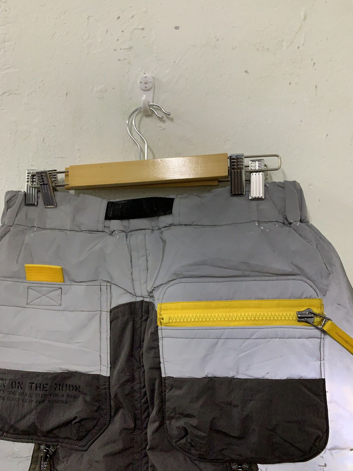 Apollo Avirex Hangar Apollo 11 Puffer Pants Distressed Reflective Size US 34 / EU 50 - 13 Thumbnail