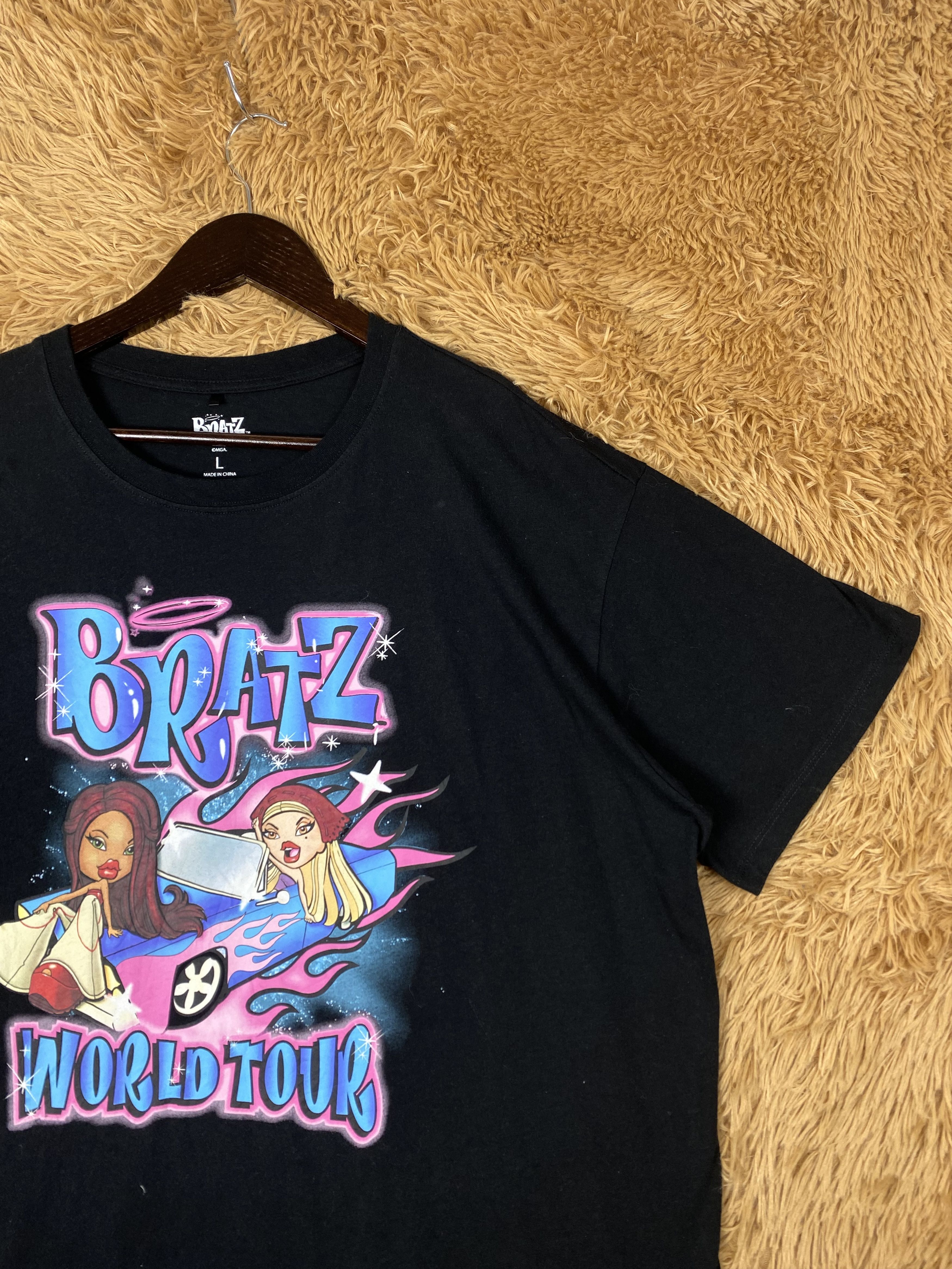 Band Tees Vintage Bratz World Tour Short Sleeve T-Shirts PT0069 Size US L / EU 52-54 / 3 - 3 Thumbnail