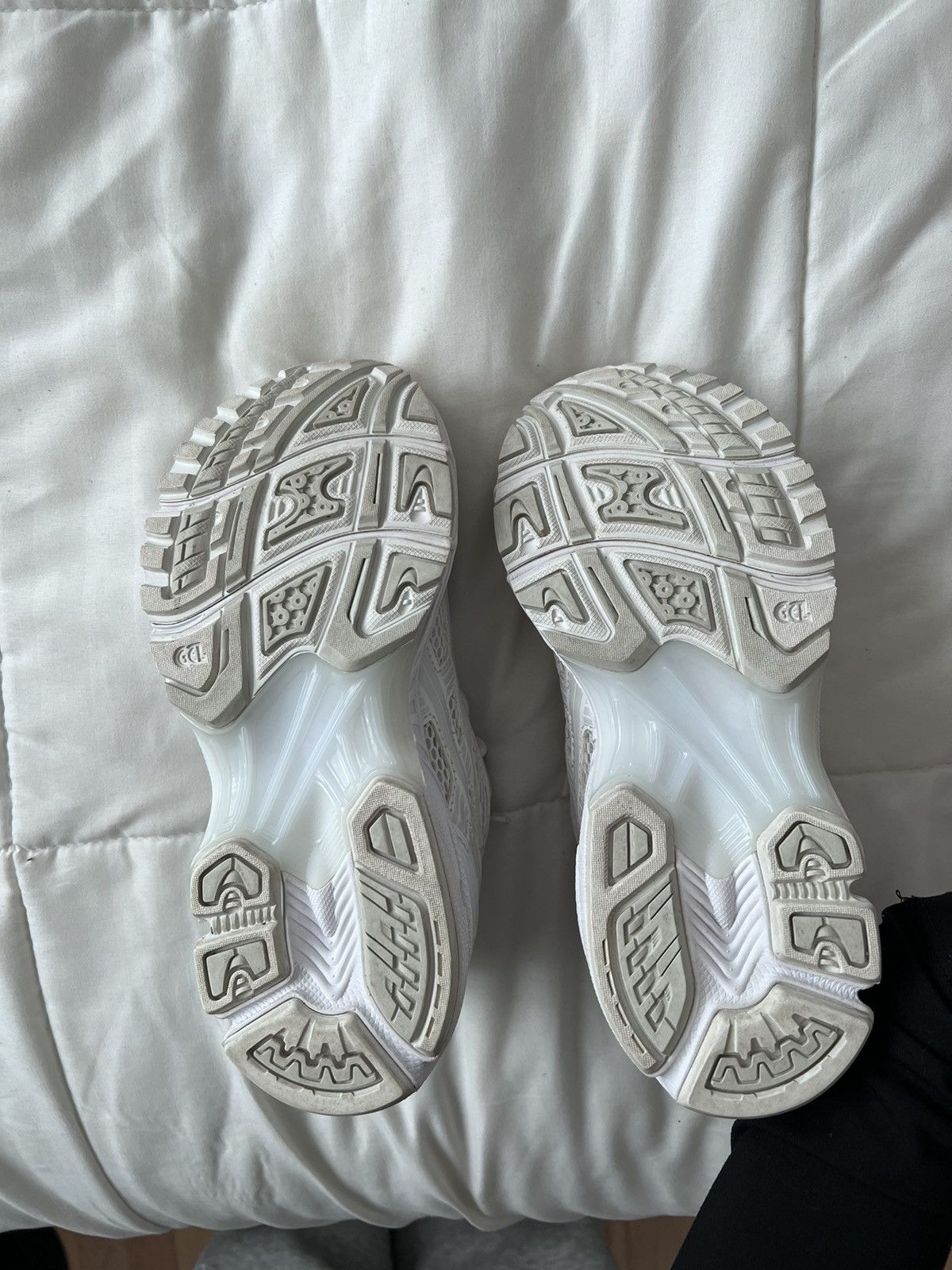 Asics Asics Gel Kayano 14 triple white Size US 4 / IT 34 - 5 Thumbnail