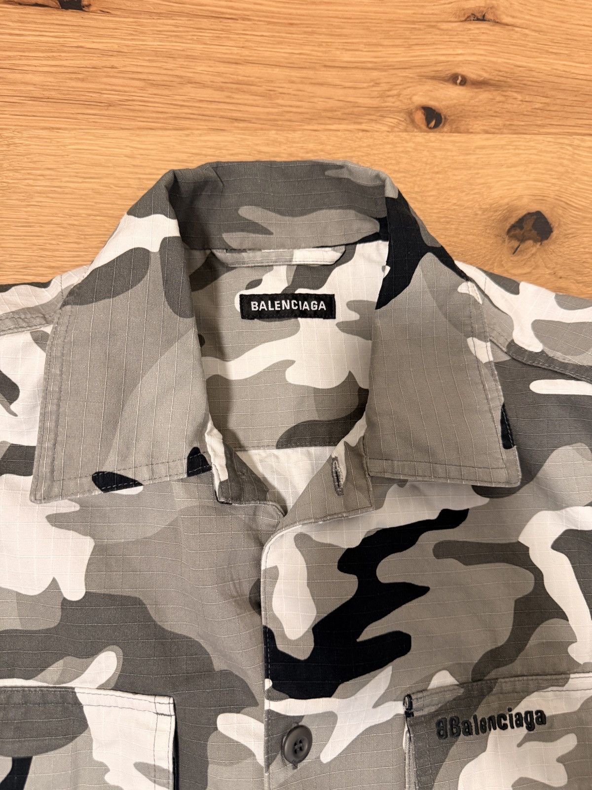Balenciaga Balenciaga Camo Four Pocket Overshirt Size US L / EU 52-54 / 3 - 6 Thumbnail