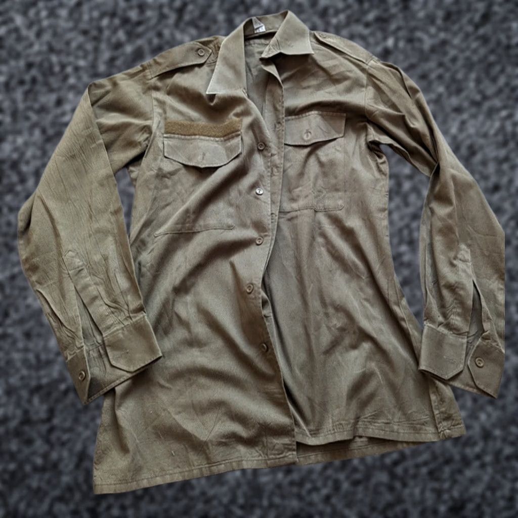 Olive Vintage gloriette shirt size 39 olive army military button up long sleeve mens Size US L / EU 52-54 / 3 - 1 Thumbnail