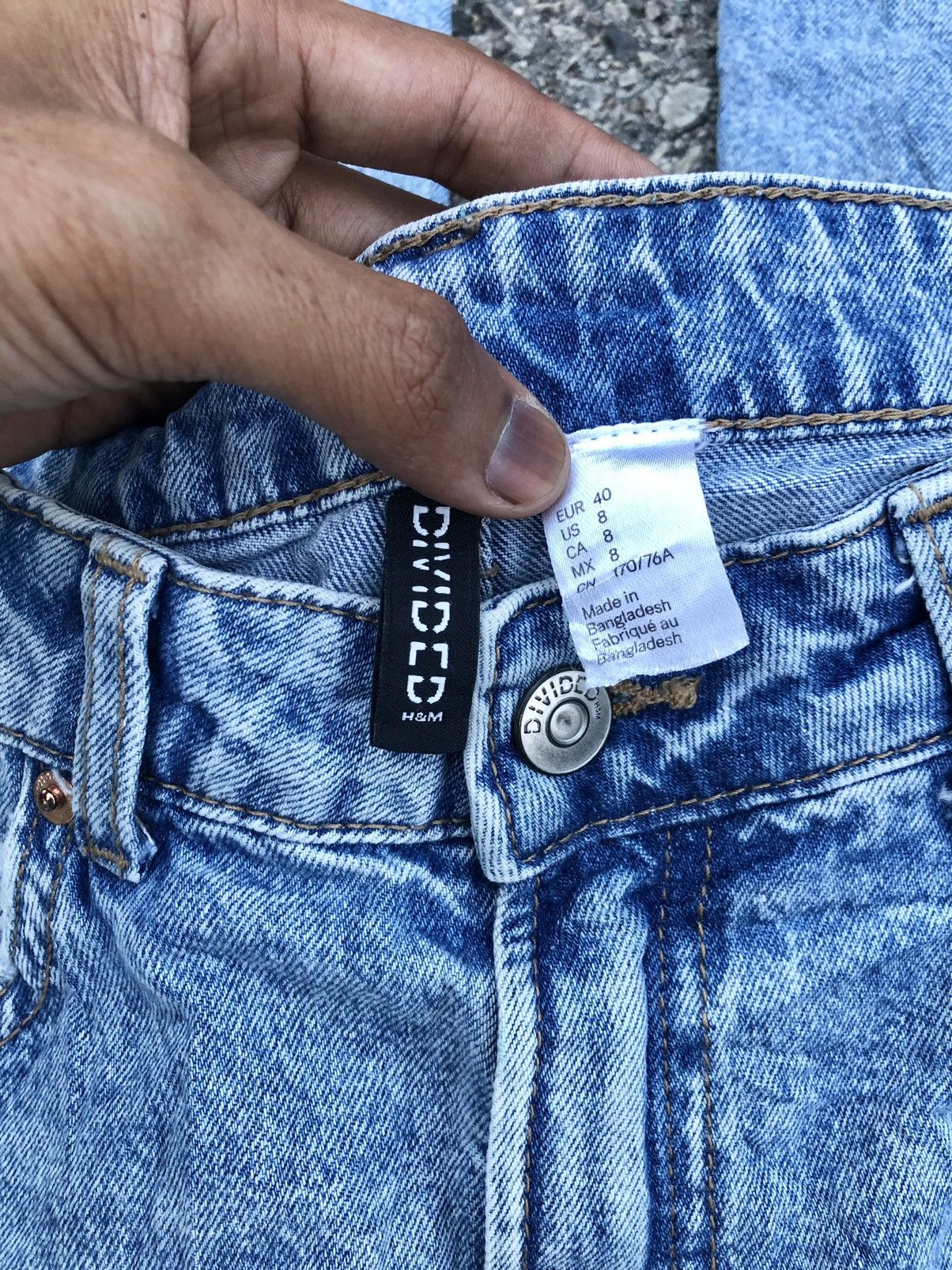 Divided BAGGY DIVIDED BY H&M DISTRESSED DENIM Size US 29 - 7 Thumbnail