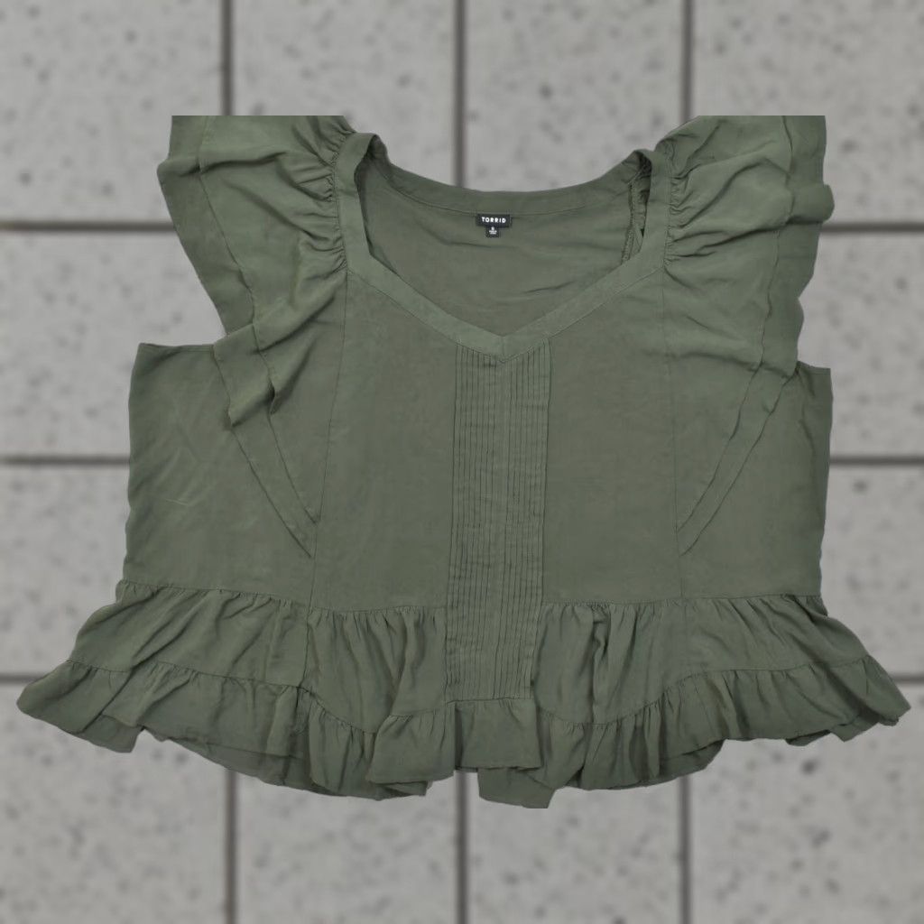 Torrid Torrid Blouse Women Plus Size 6 Olive Green Rayon Flutter Sleeve Peplum V-Neck Pullover Short Sleeve Casual Spring Summer Fall Size M / US 6-8 / IT 42-44 - 1 Thumbnail