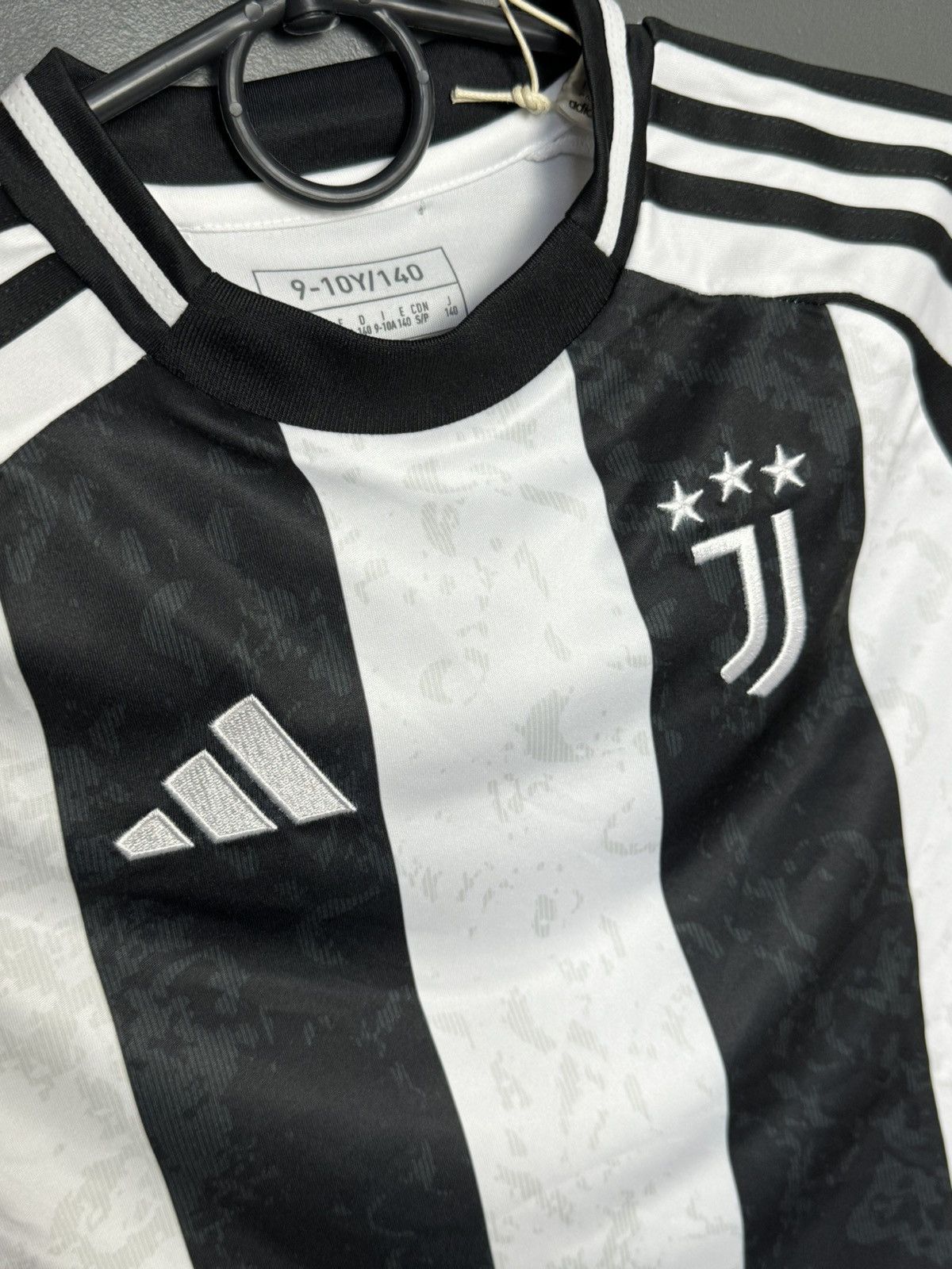 Adidas KIDS New Juventus 24/25 Home Football Jersey T-Shirts Size US XS / EU 42 / 0 - 3 Thumbnail