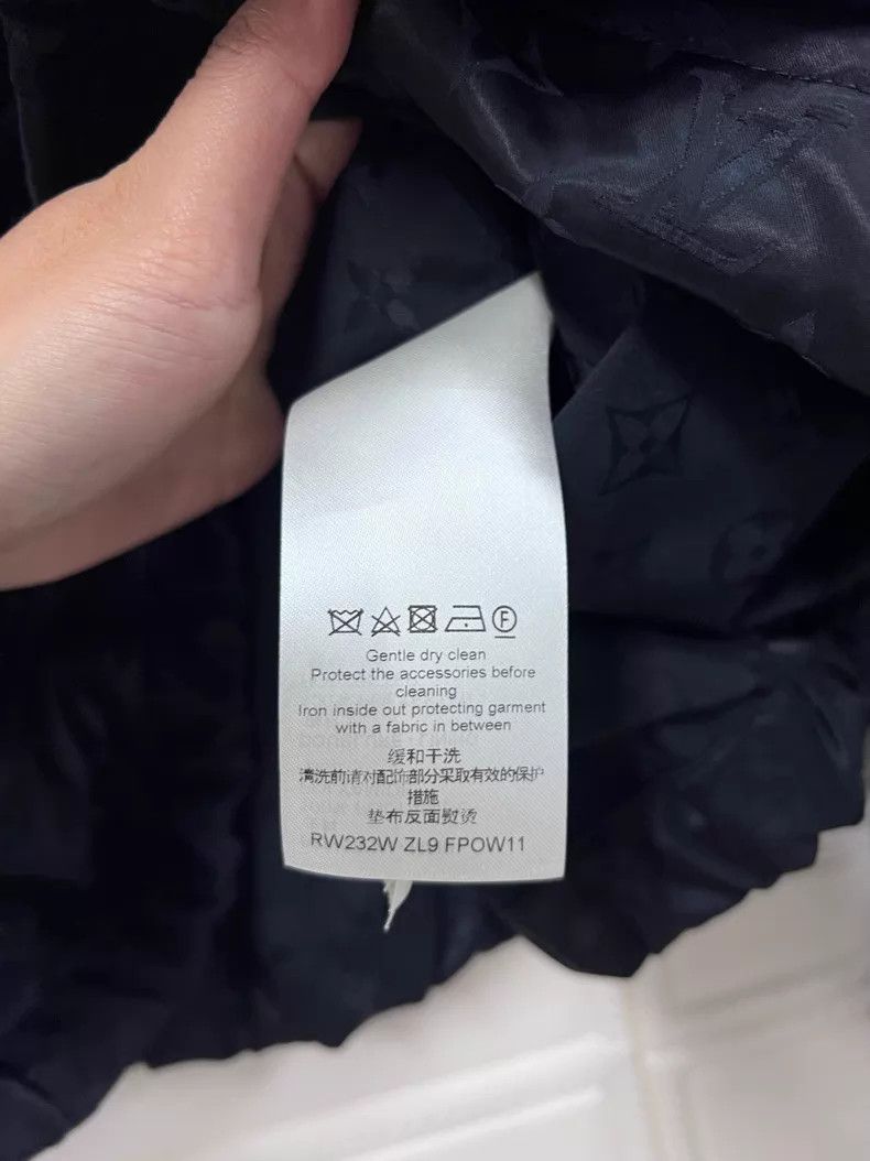 Louis Vuitton Louis Vuitton Black full print hooded assault coat Size XS / US 0-2 / IT 36-38 - 4 Thumbnail