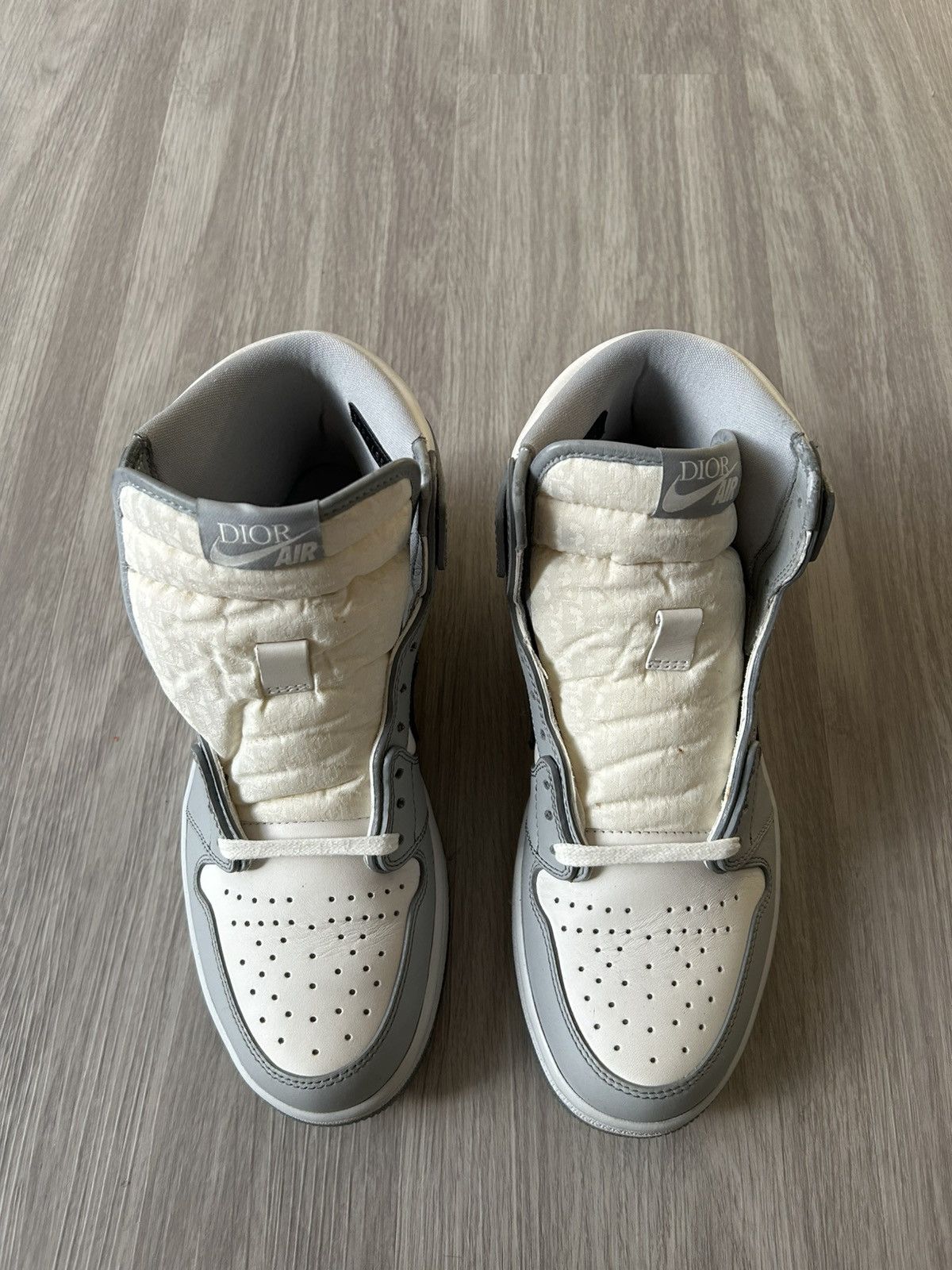 Dior × Jordan Brand Dior x Air Jordan Retro 1 High Size 8.5 Size US 8.5 / EU 41-42 - 3 Thumbnail