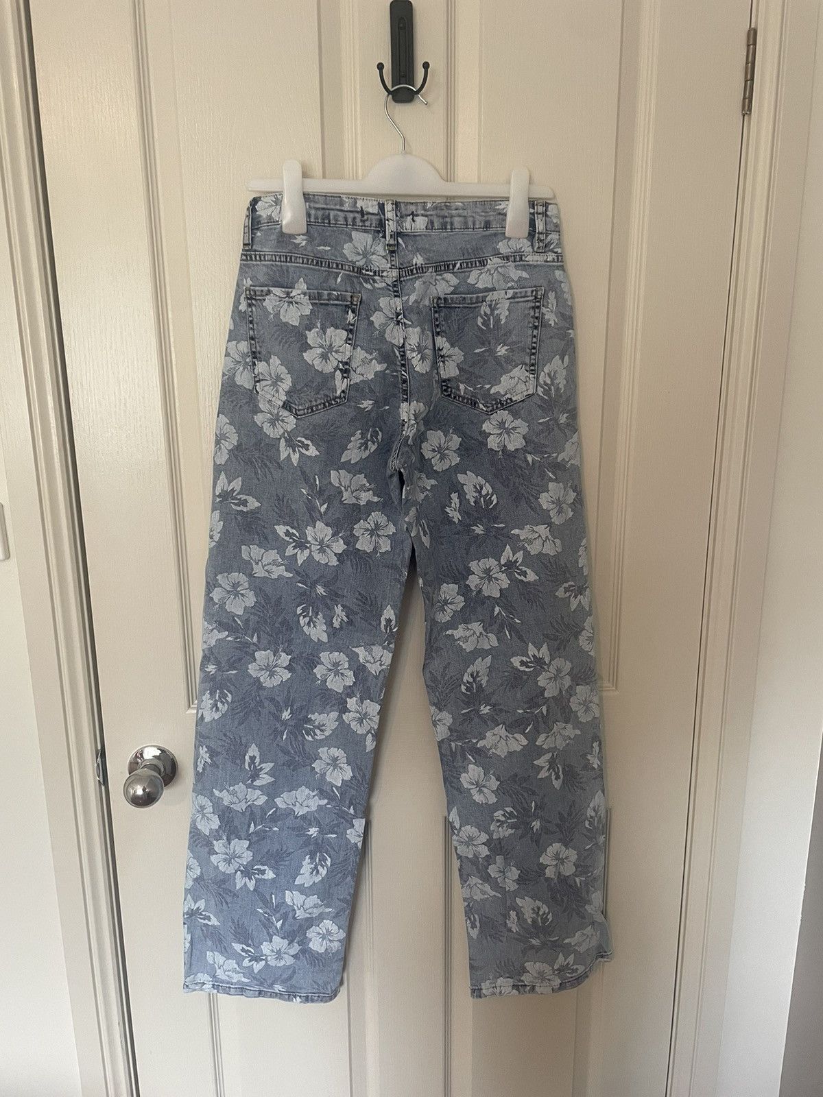 Other Blue and white floral print jeans Size 28" / US 6 / IT 42 - 2 Thumbnail