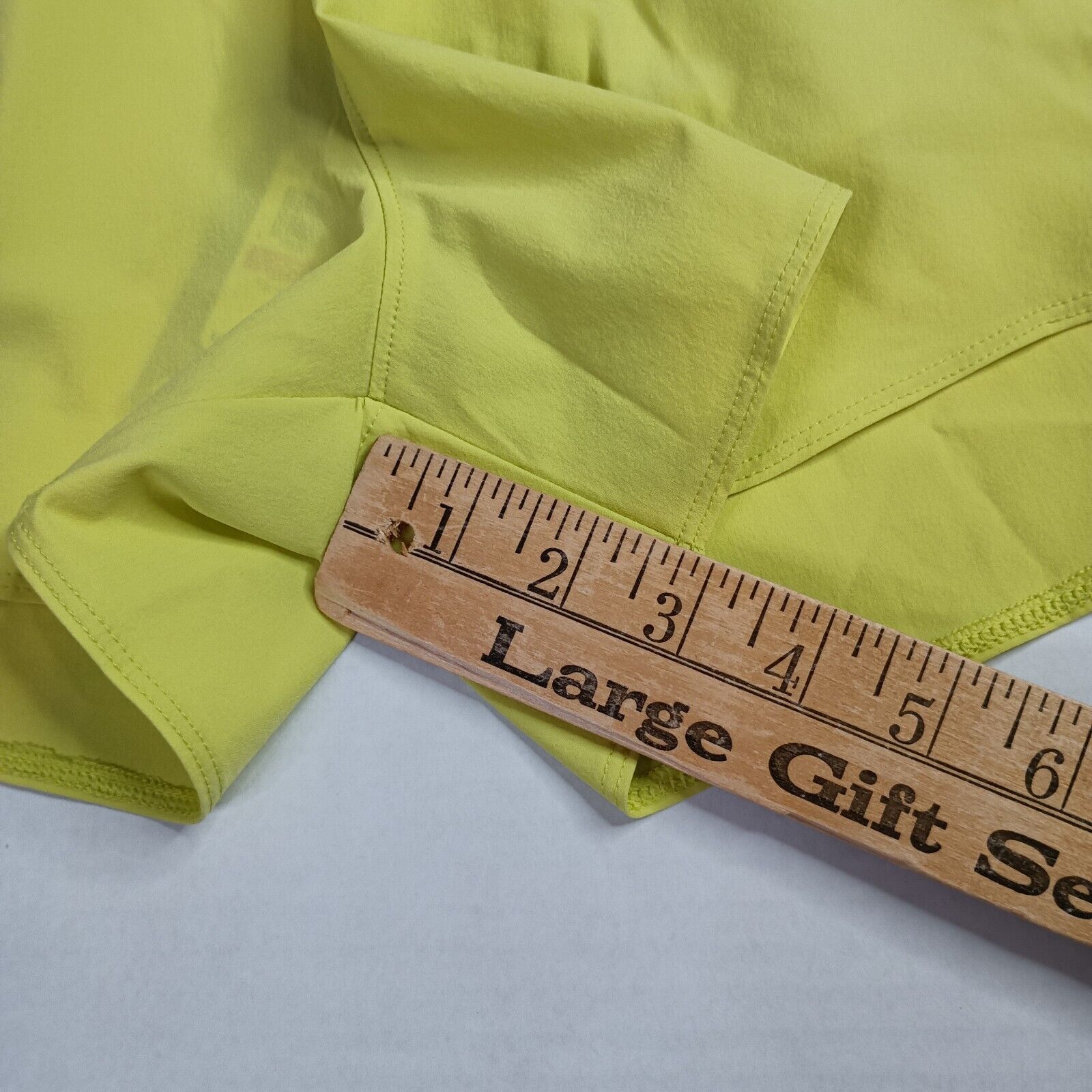 Under Armour Under Armour Storm 3" Woven Shorts Women's XS Lime Green Size 26" / US 2 / IT 38 - 2 Thumbnail
