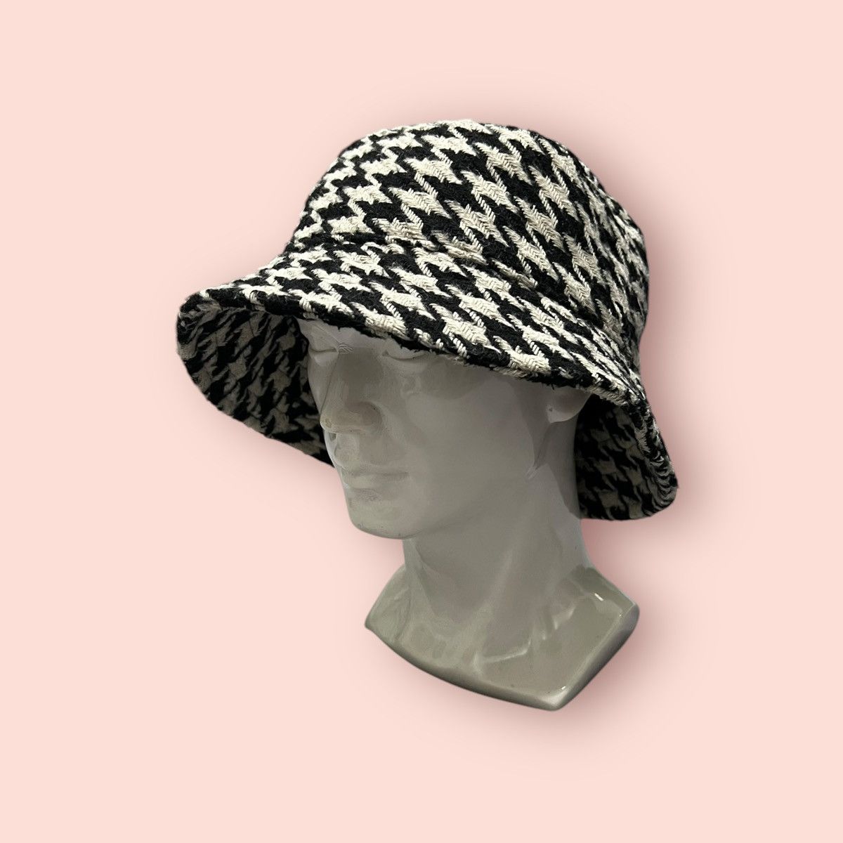 Edition Japan × H&M × L.O.G.G. VINTAGE H&M HOUNDSTOOTH BUCKET HAT Size ONE SIZE - 7 Thumbnail