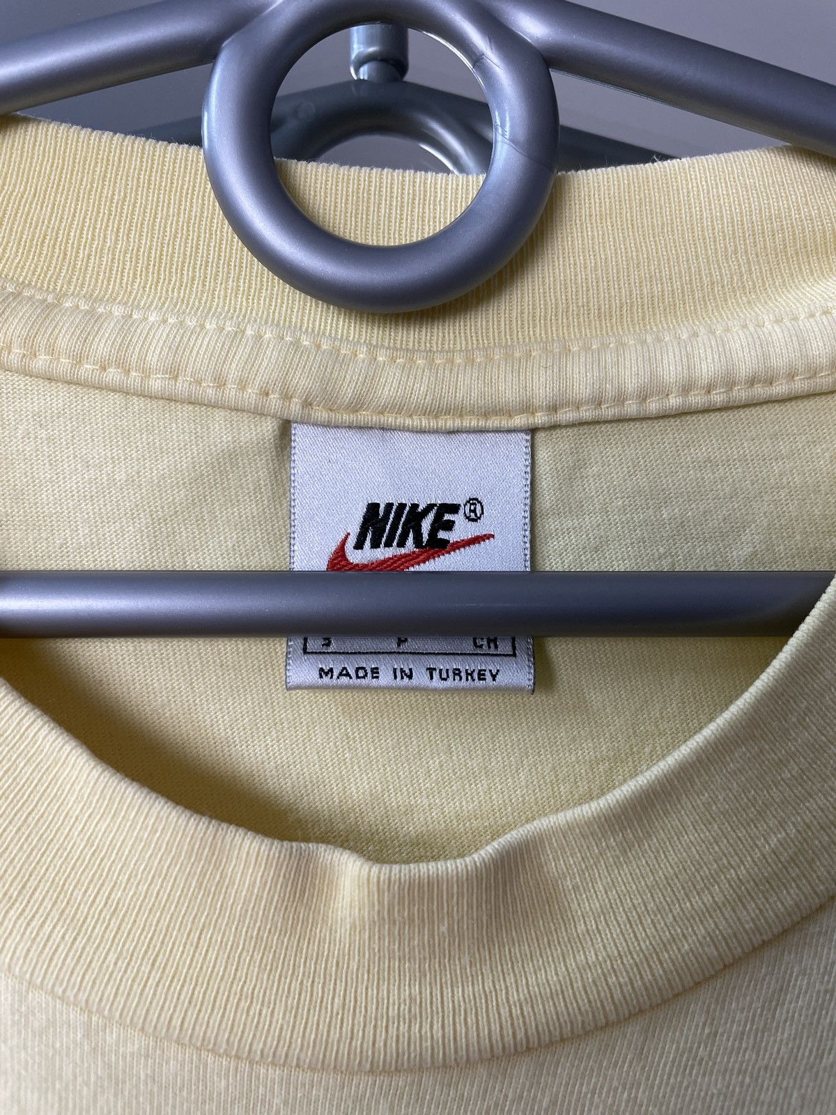 Vintage Vintage Nike Swoosh Tee Centre Logo Y2K T-shirt Size US M / EU 48-50 / 2 - 8 Thumbnail