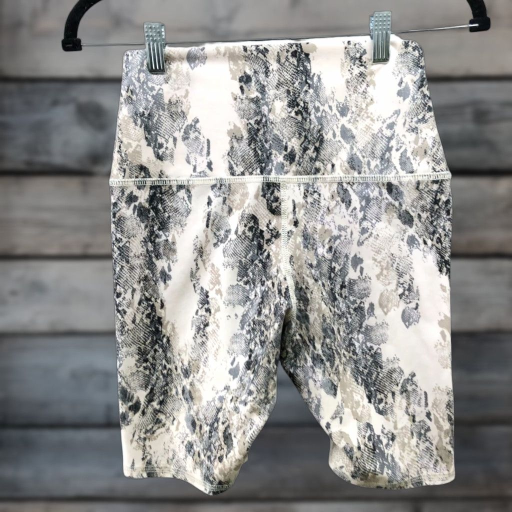 Vintage Evolution & Creation Biker Shorts Womens S Snakeskin Print Beige Black High Rise 9 in Inseam Athletic Yoga Fitness Activewear Size 28" / US 6 / IT 42 - 1 Thumbnail