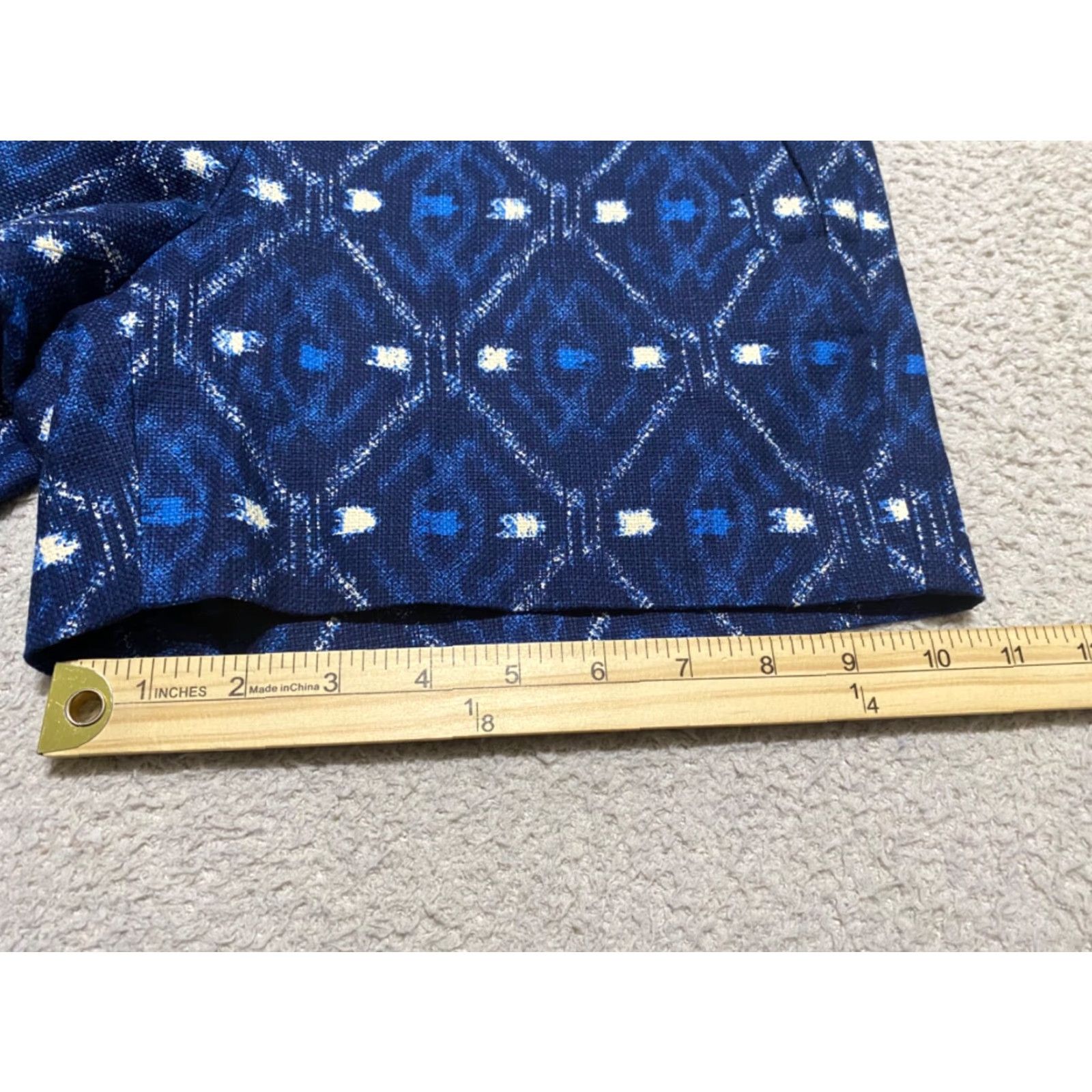 J.Crew J. Crew Shorts Womens Large Blue Geometric Chino Pockets Inseam 4" Size 27" / US 4 / IT 40 - 3 Thumbnail