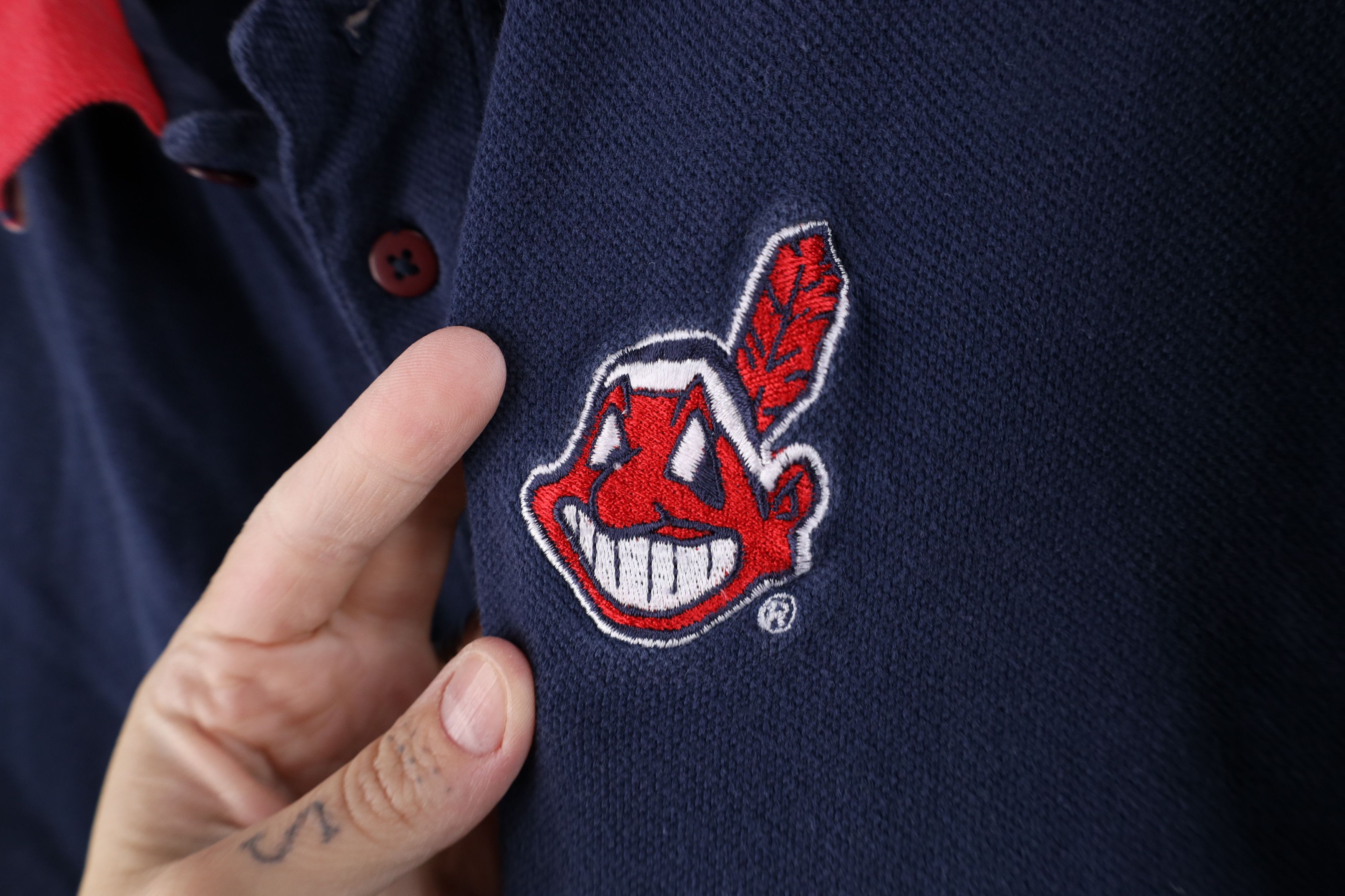 Vintage Vintage 90s Wahoo Cleveland Indians Baseball Polo Shirt Size US M / EU 48-50 / 2 - 4 Thumbnail
