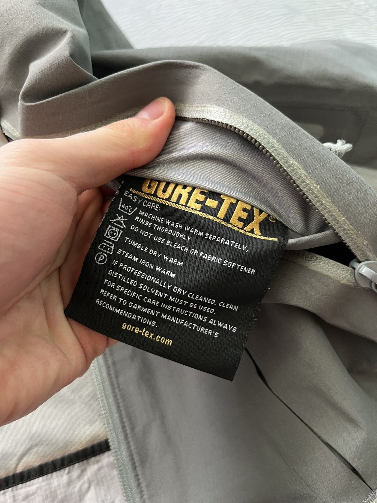 Arc'teryx Vintage 2003 Arc teryx Sidewinder Gore Tex XCR Jacket White Size M / US 6-8 / IT 42-44 - 12 Thumbnail