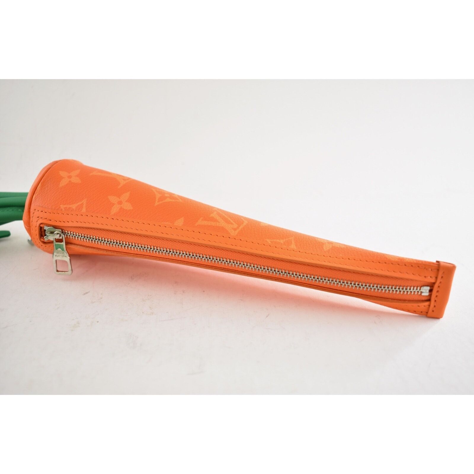 Louis Vuitton Louis Vuitton Carrot Pouch Giant Keychain Charm Virgil Size ONE SIZE - 4 Thumbnail