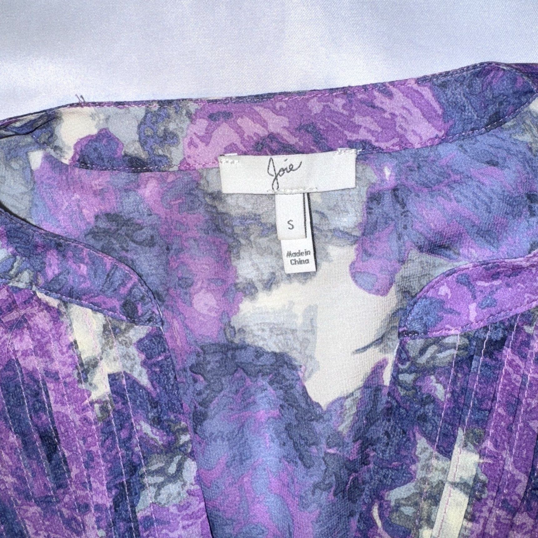 Joie JOIE Blouse Silk Chiffon Purple Floral Pintuck Button Down V-Neck 3/4 Sleeve Size S Women Size S / US 4 / IT 40 - 2 Thumbnail