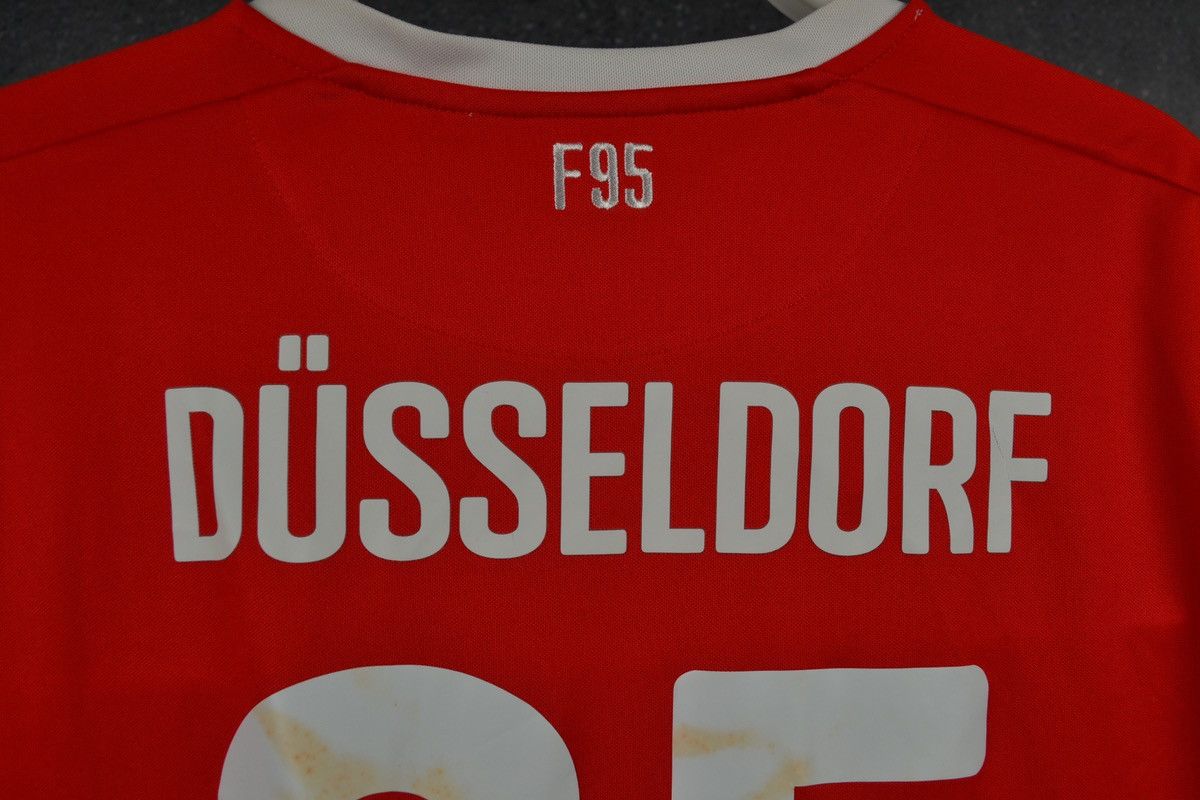 Puma Fortuna Dusseldorf Home Football Shirt Puma Soccer Jersey Size US L / EU 52-54 / 3 - 10 Thumbnail
