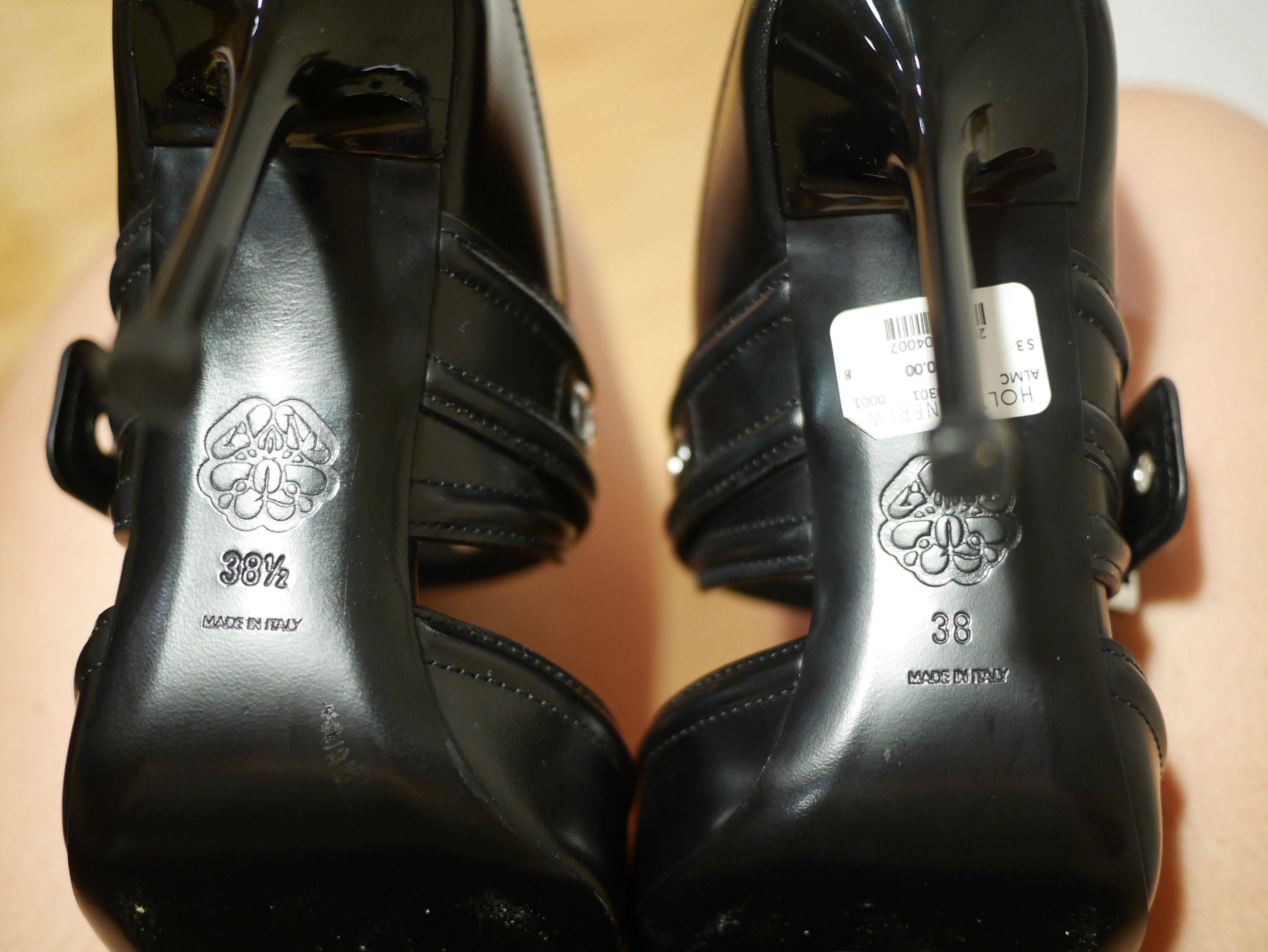 Alexander McQueen ALEXANDER MCQUEEN WESTERN BUCKLE MULE HEELS Size US 8 / IT 38 - 7 Thumbnail