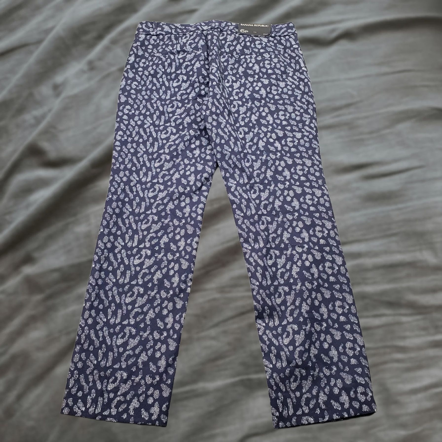 Banana Republic Banana Republic Womens 6P Chino Pants: Multi Animal Print Stretch Easy Care 27.25" Inseam Flat Front Pockets Regular 31.5" Waist 36.25" Outseam Size 28" / US 6 / IT 42 - 1 Thumbnail