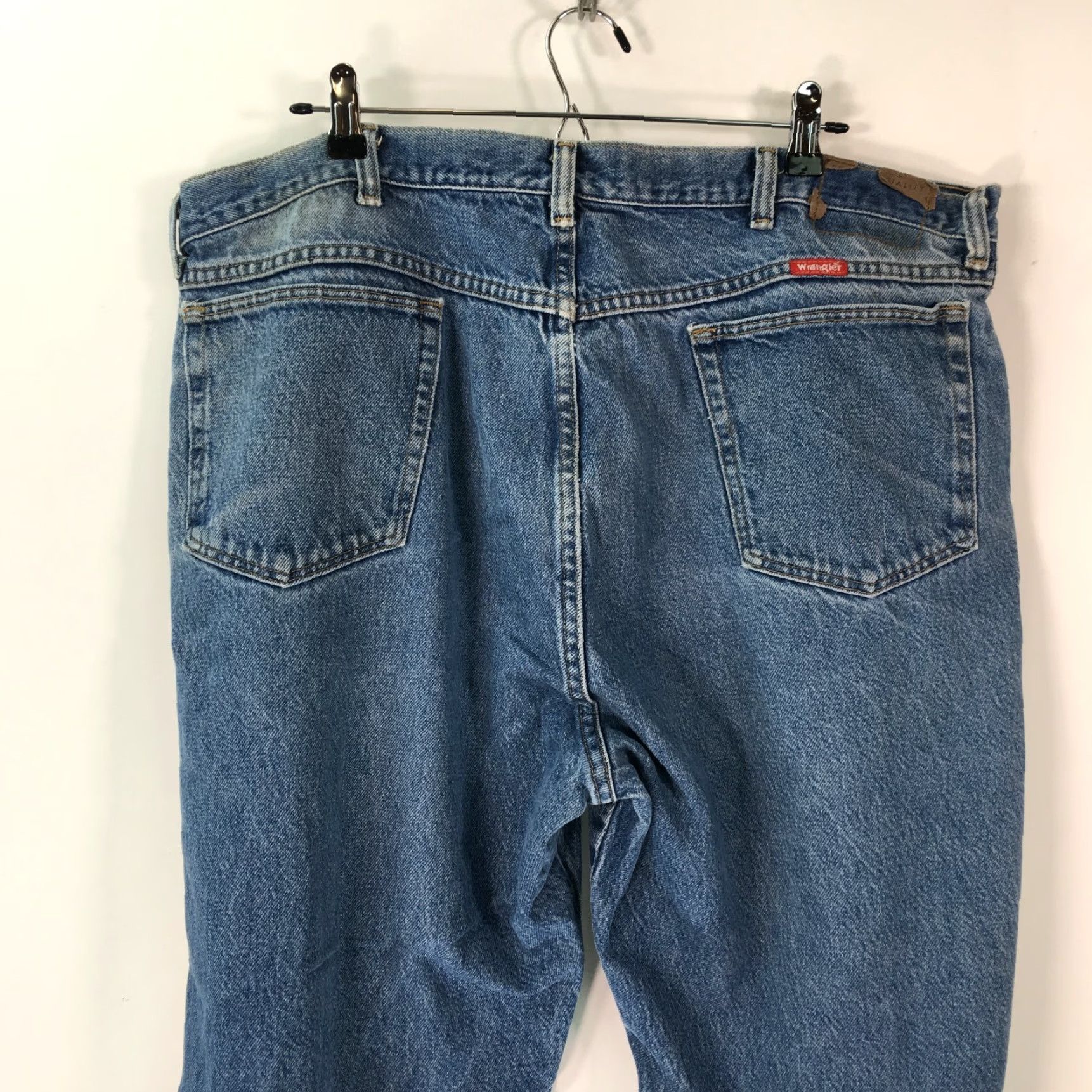 Wrangler Wrangler Jeans Mens Straight Denim 42 x 30 Regular Blue 5-Pocket Belt Loops Medium Wash 30 Inseam Men’s Regular Fit Jeans Size US 42 / EU 58 - 3 Thumbnail