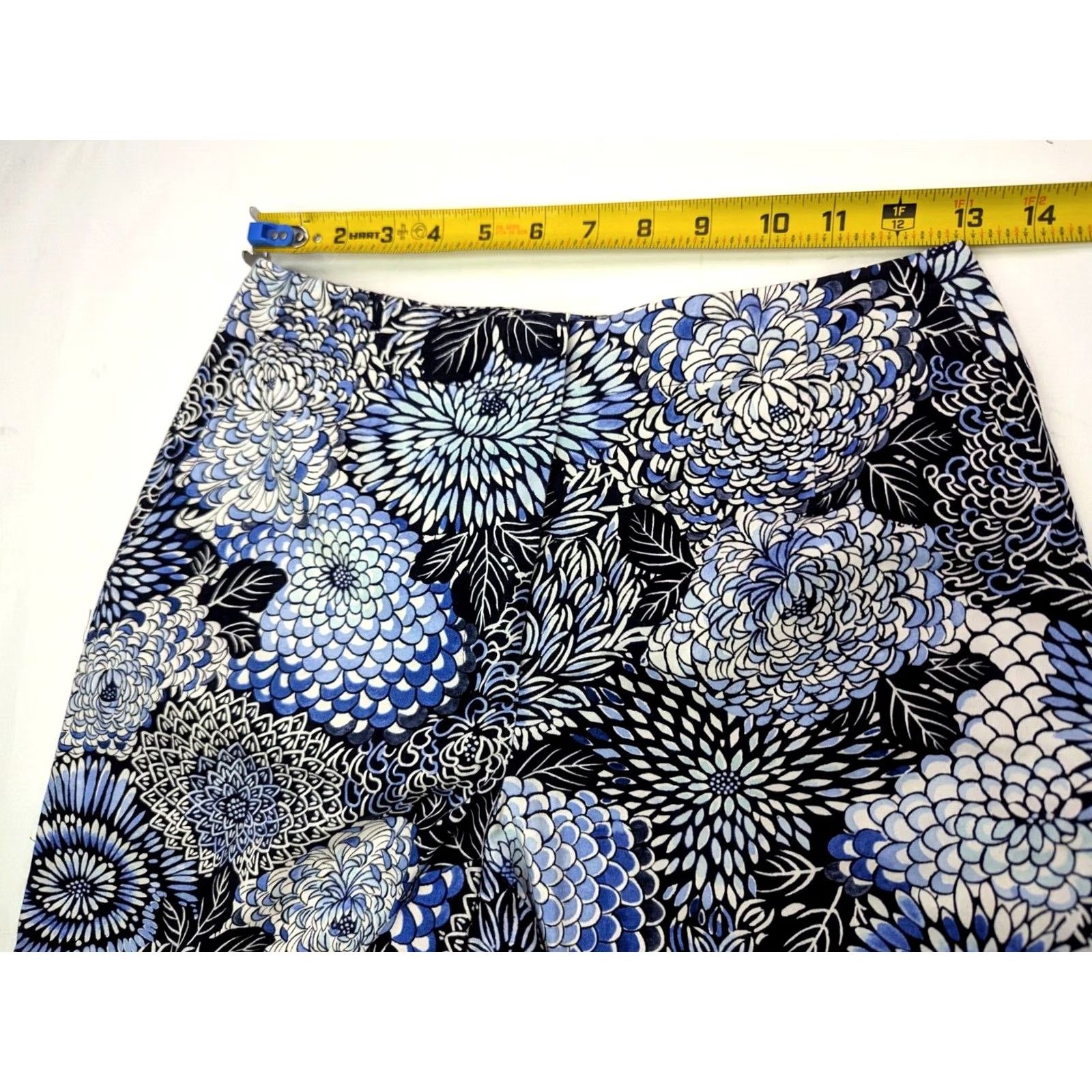 Talbots Talbots Women's Pants Capri Stretch Floral Print Blue 2 (26x29) Regular Inseam 26" Waist 29" Vintage: No Size 26" / US 2 / IT 38 - 5 Thumbnail
