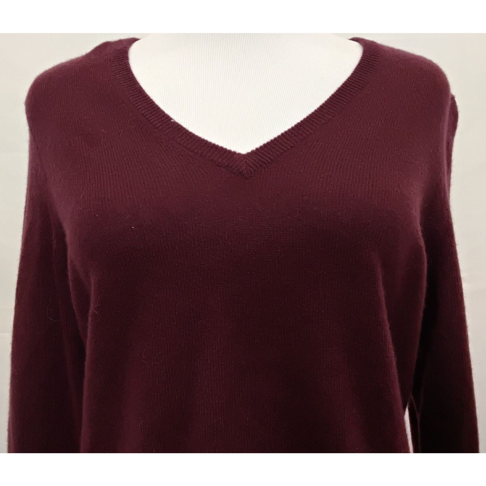 Bloomingdale's C by Bloomingdale's V-Neck Sweater Women M Red Cashmere NWT Size M / US 6-8 / IT 42-44 - 5 Thumbnail