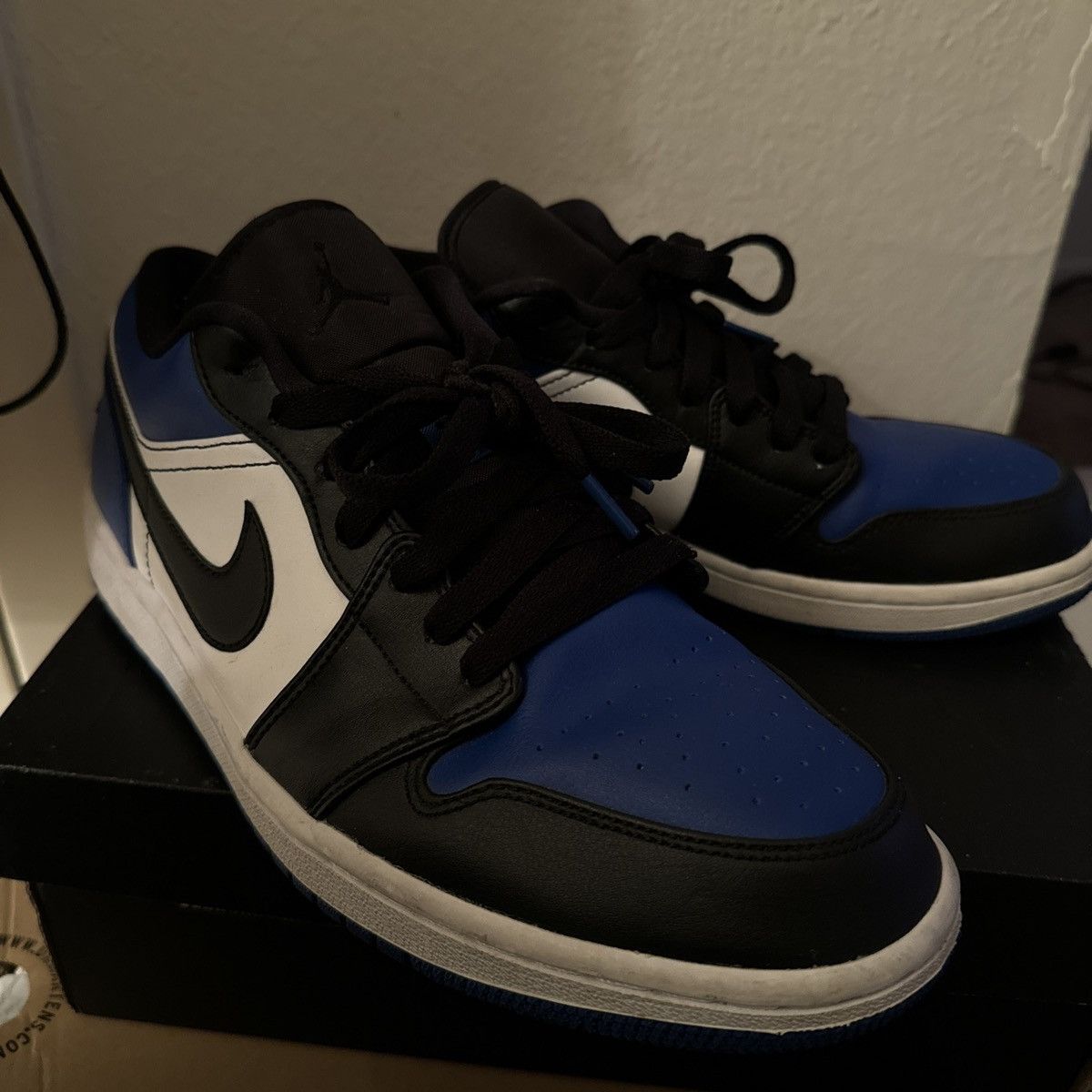 Jordan Brand × Nike Low Top Royal Toe Jordan 1 Size US 10 / EU 43 - 4 Thumbnail