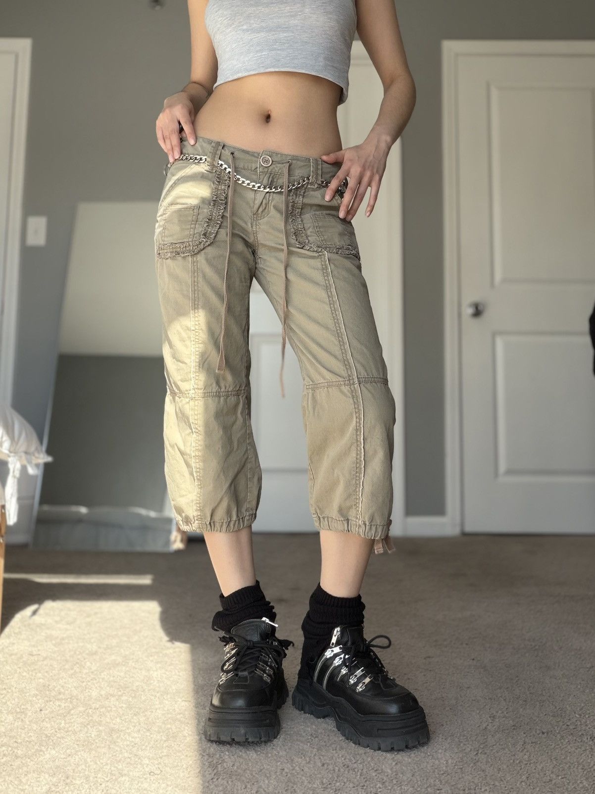 Other Y2K Delia’s Khaki Cargo Capri Pants w/ Ruffle Pocket Detail Size 30" / US 8 / IT 44 - 2 Thumbnail