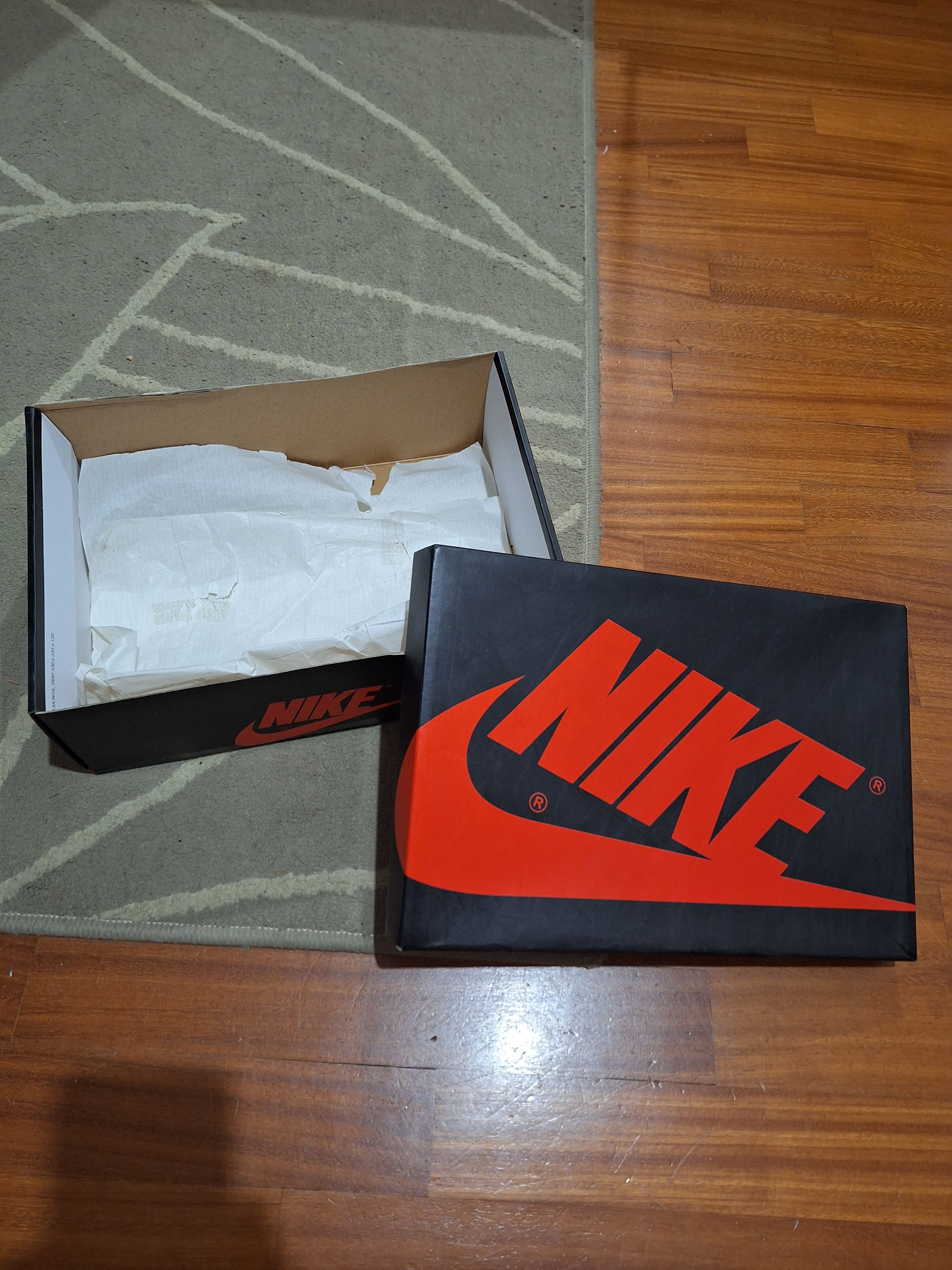 Jordan Brand Air Jordan 1 High Pine Green Size US 11 / EU 44 - 9 Thumbnail
