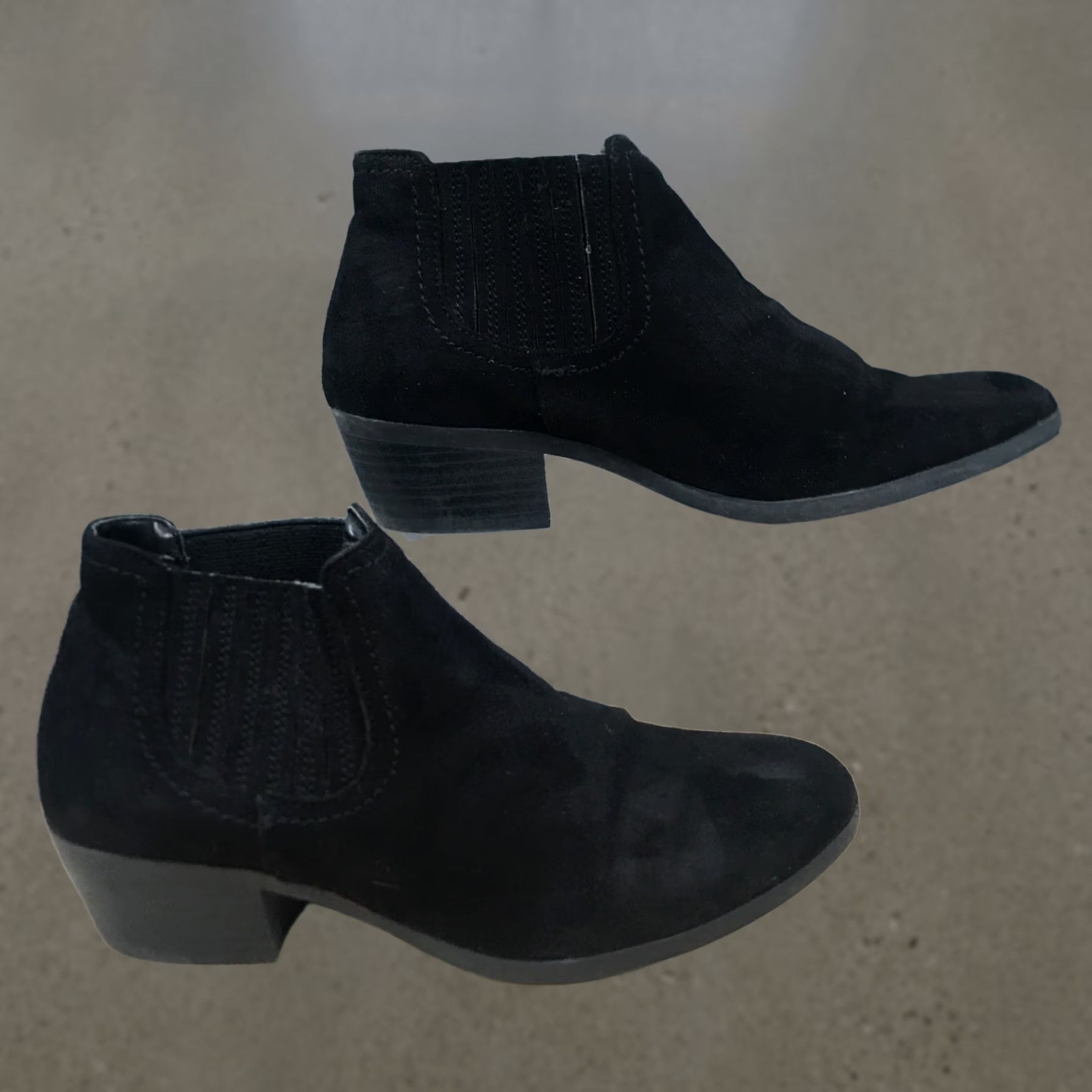 American Eagle Outfitters American Eagle Boots Womens 6.5 W Casual Heels Ankle Bootie Black Faux Suede Bootie Womens 6.5 W Black Faux Suede Size US 7 / IT 37 - 1 Thumbnail